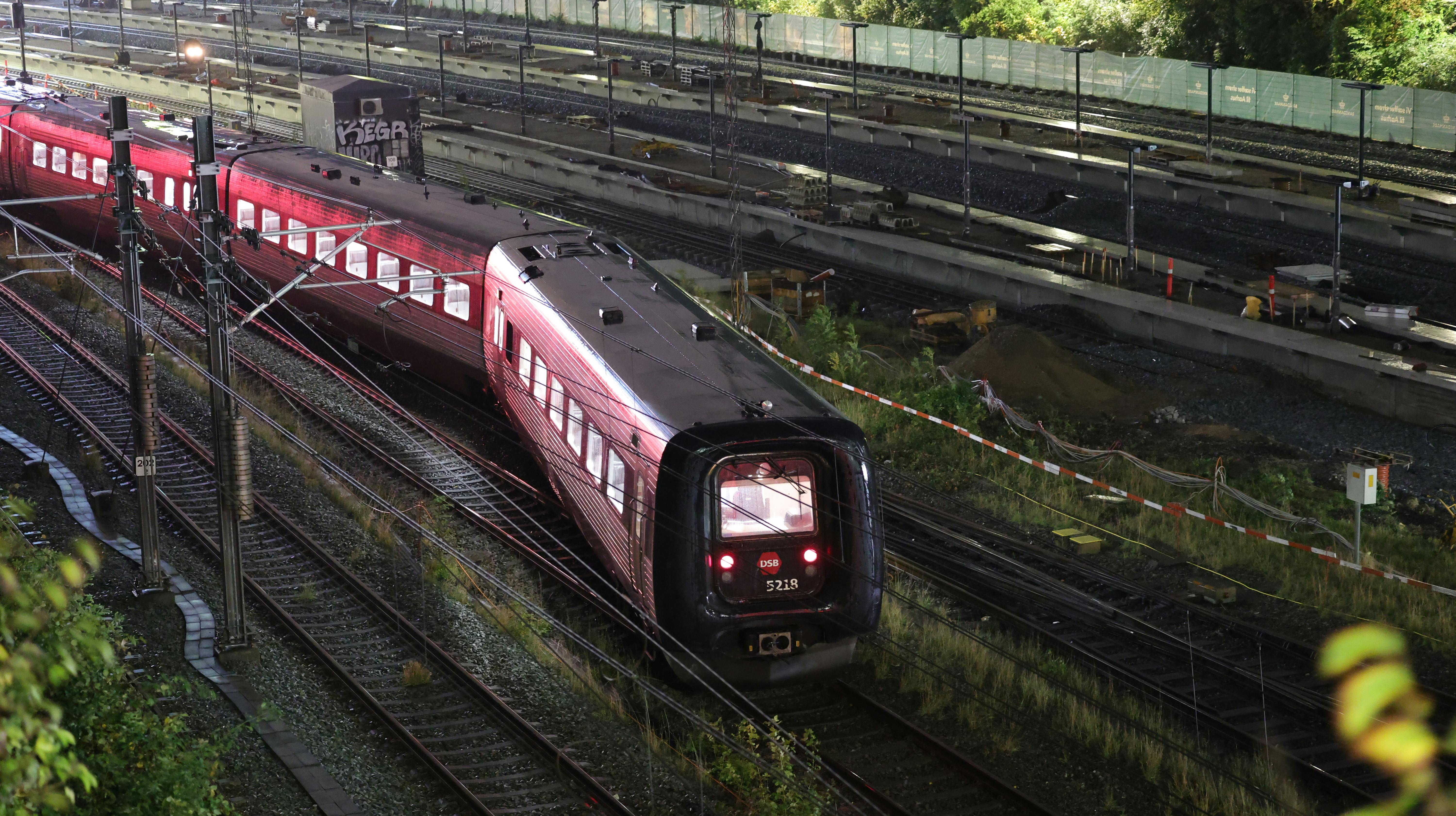 Toget blev afsporret ved indkørslen til Aarhus Banegård.