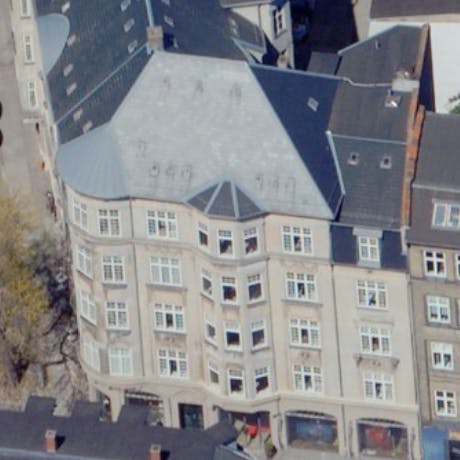 Det er i denne Frederiksberg-bygning, at hun nu har købt en lejlighed.