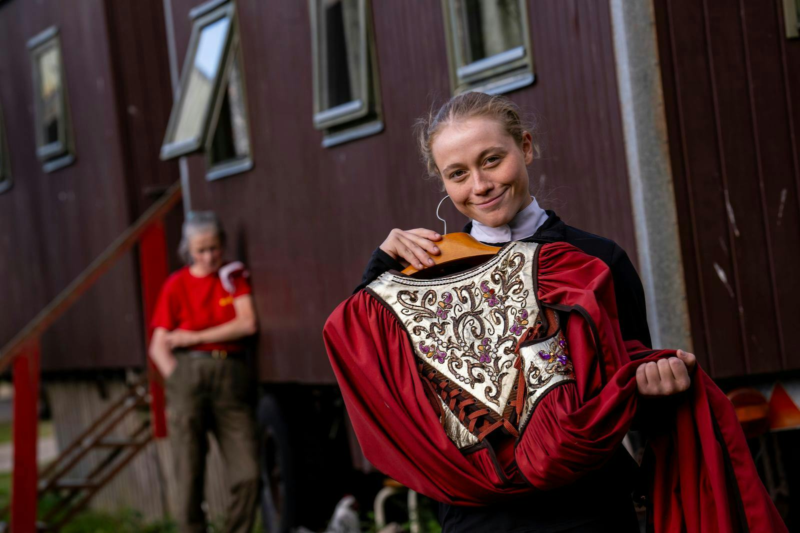 Liv P. Veiler er blevet bidt af en gal cirkushest. Nu skal hun føre arven fra Cirkus Schumann videre efter Katja Schumann.