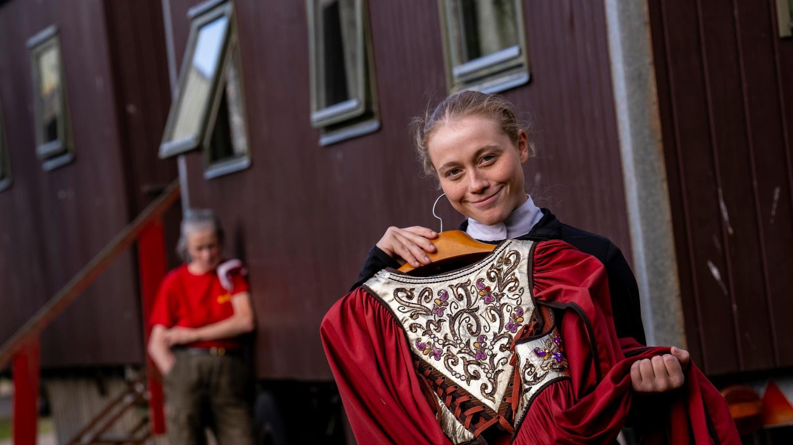 Liv P. Veiler er blevet bidt af en gal cirkushest. Nu skal hun føre arven fra Cirkus Schumann videre efter Katja Schumann.