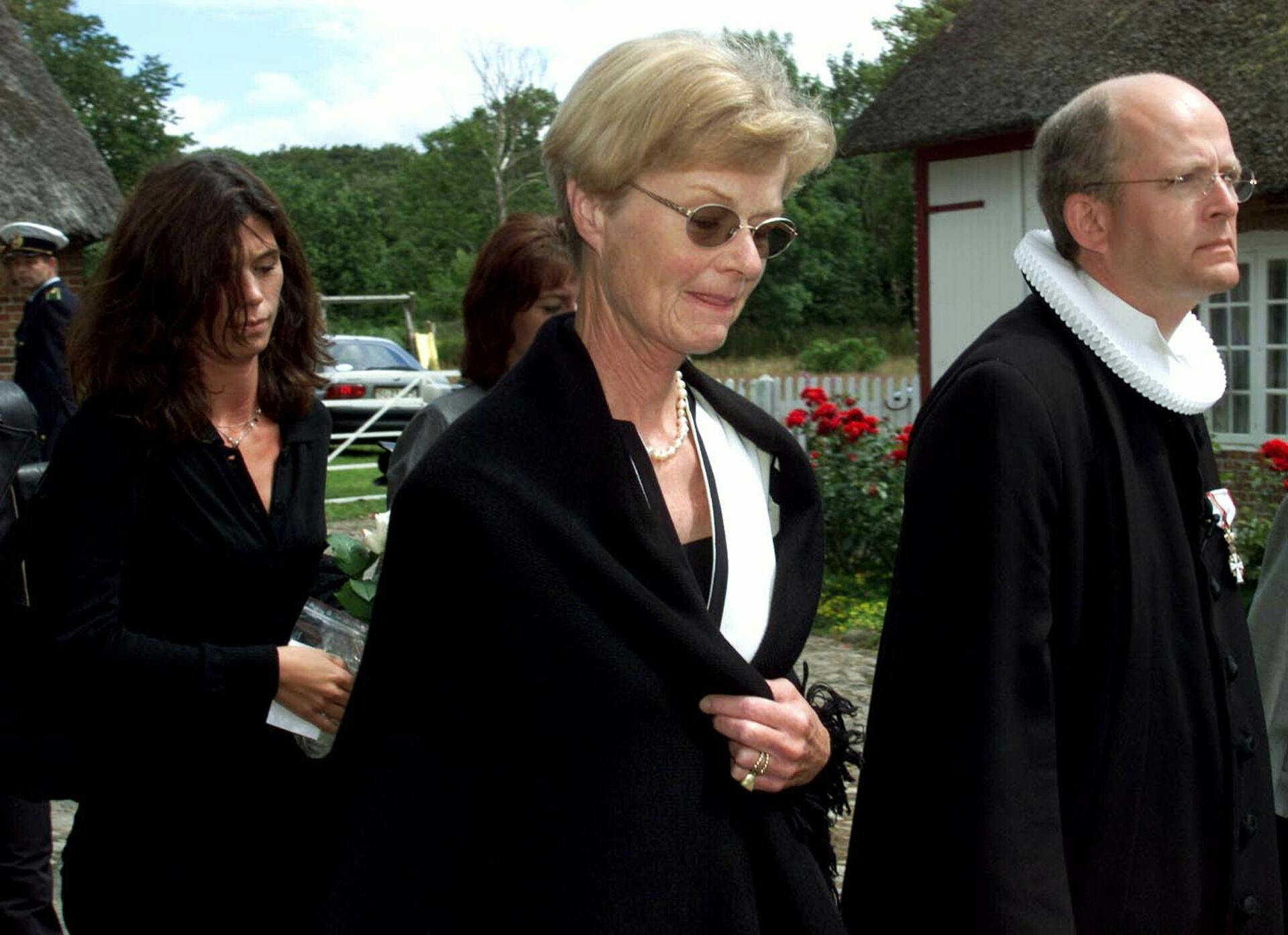 Grevinde Karin Schack ses her i 2000, da hendes mand blev begravet.