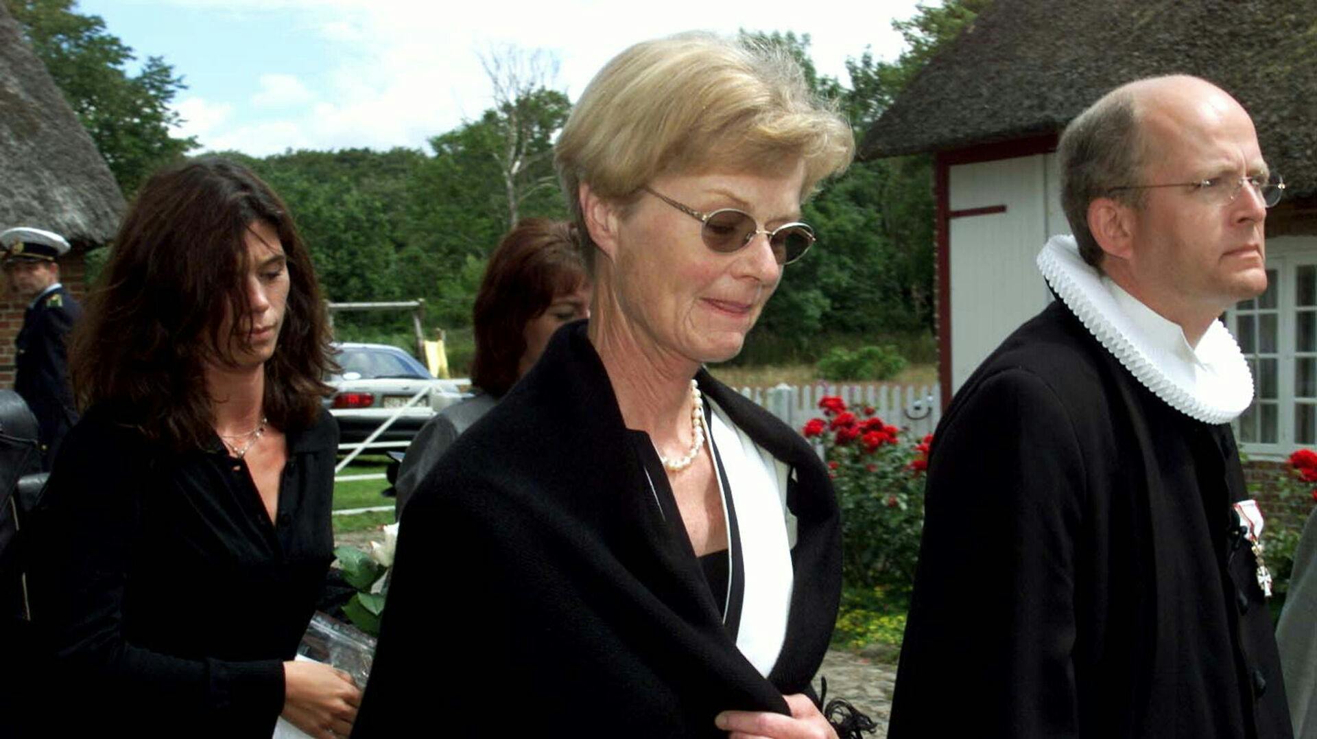 Grevinde Karin Schack ses her i 2000, da hendes mand blev begravet.