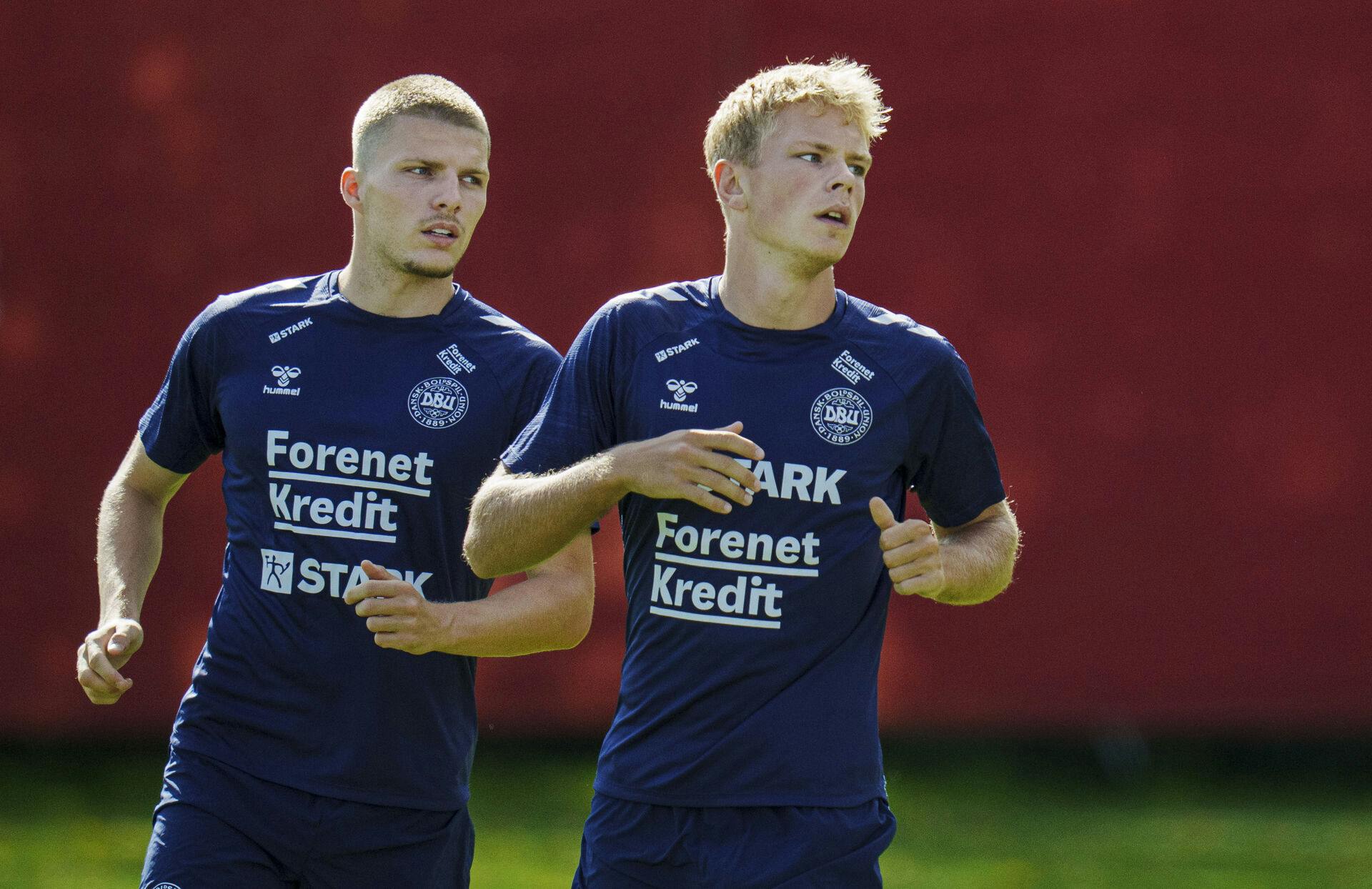 Lucas Høgsberg (til højre, red) har repræsenteret det danske A-landshold to gange. 