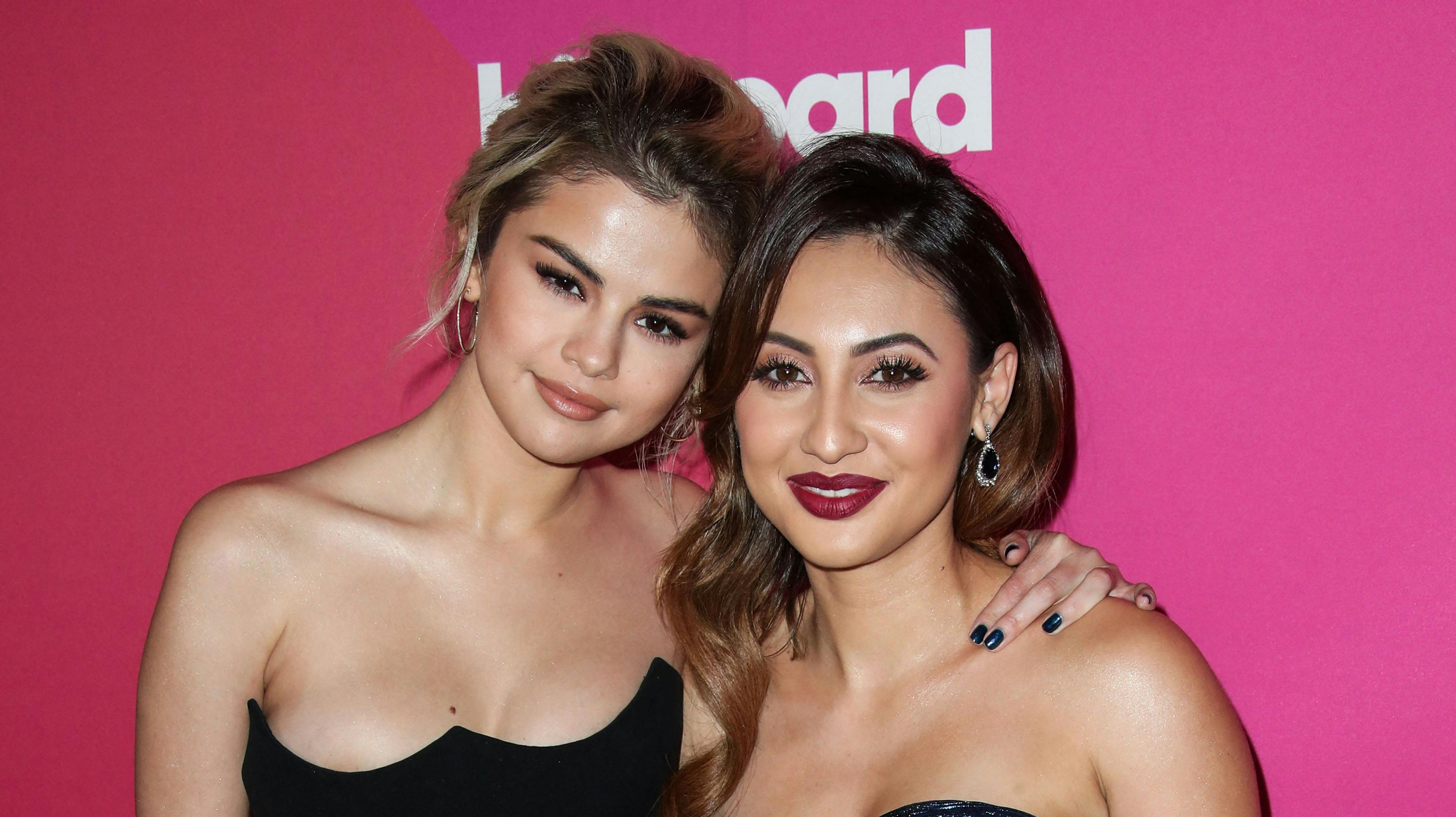 En af de sidste gange, de tidligere veninder Selena Gomez og Francia Raisa blev fotograferet sammen, var ved arrangementet "Women in Music" holdt af Billboard i 2017. Her holdt de to skuepsillerinden kærligt om hinanden.