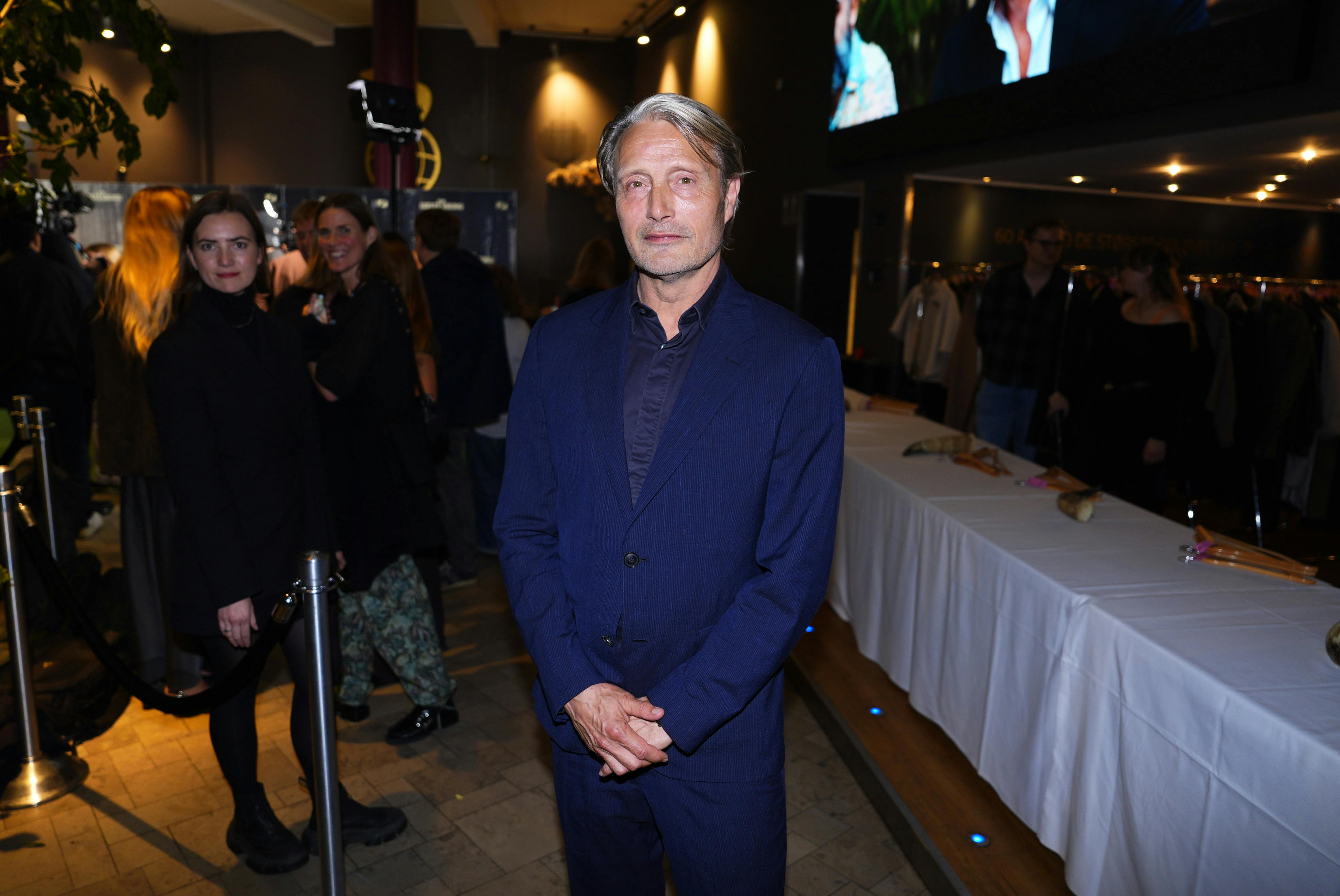 Mads Mikkelsen var som altid ulasteligt klædt ved den danske gallapremiere på "Den sidste viking".