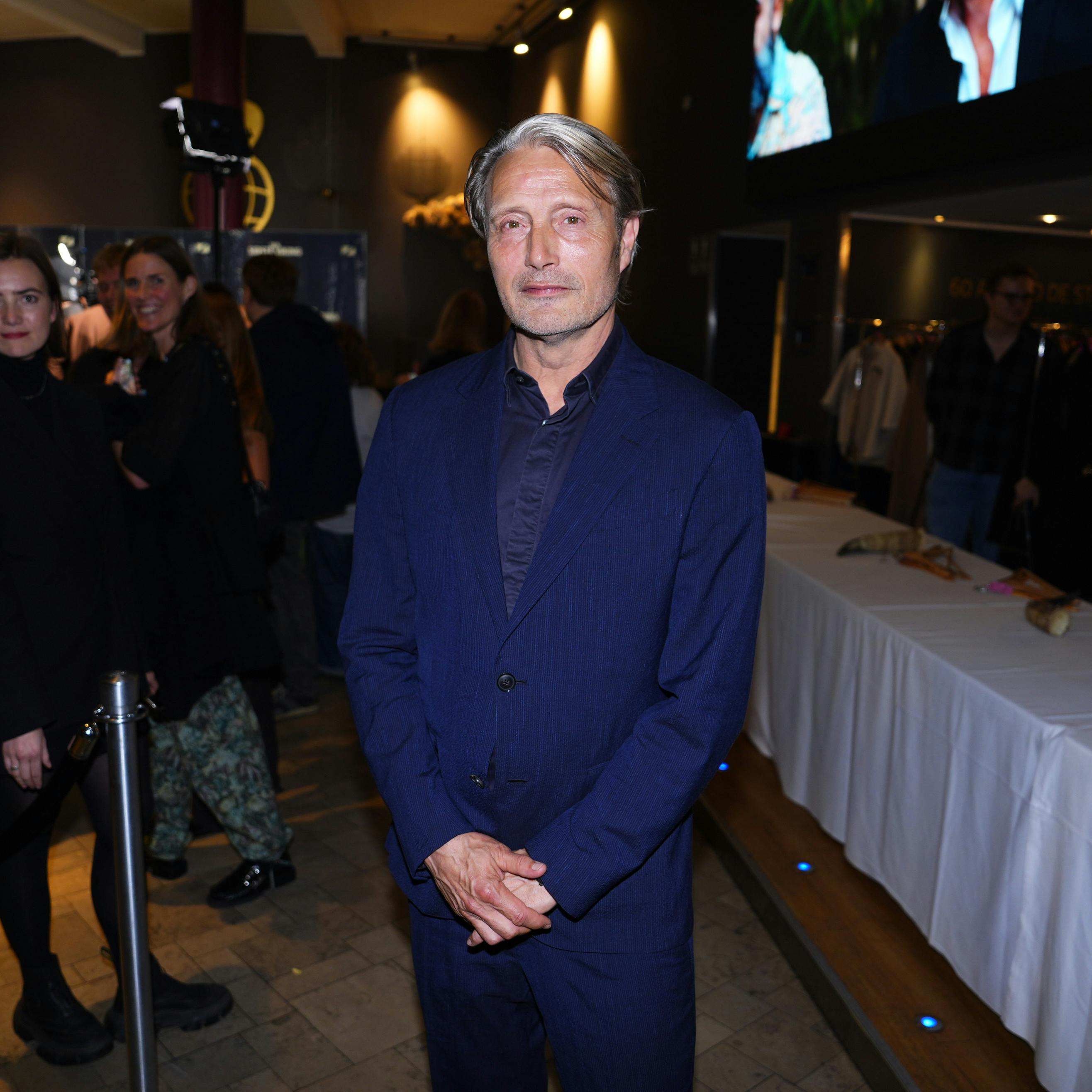 Mads Mikkelsen var som altid ulasteligt klædt ved den danske gallapremiere på "Den sidste viking".