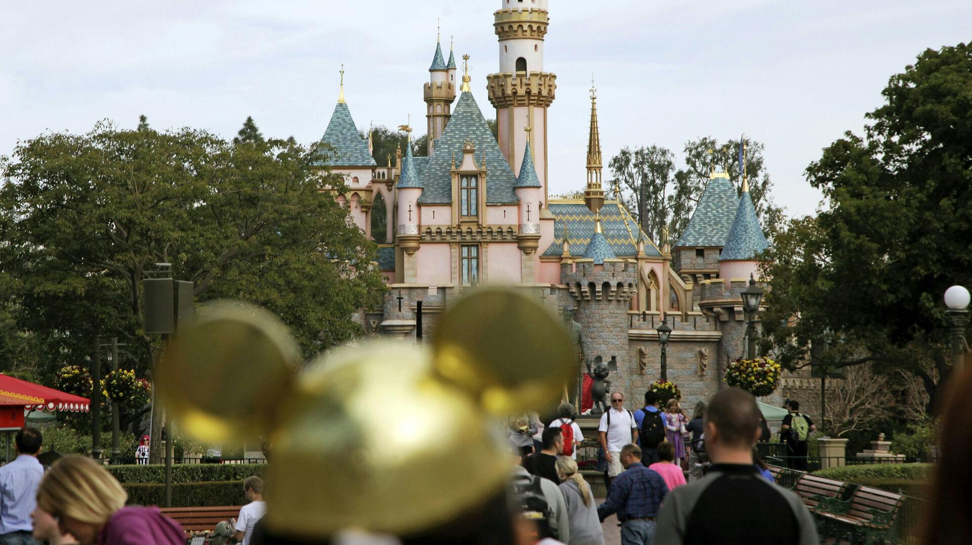 En kvinde døde mandag i Disney Land, Californien - formentlig efter et hjertestop i spøgelseshuset.