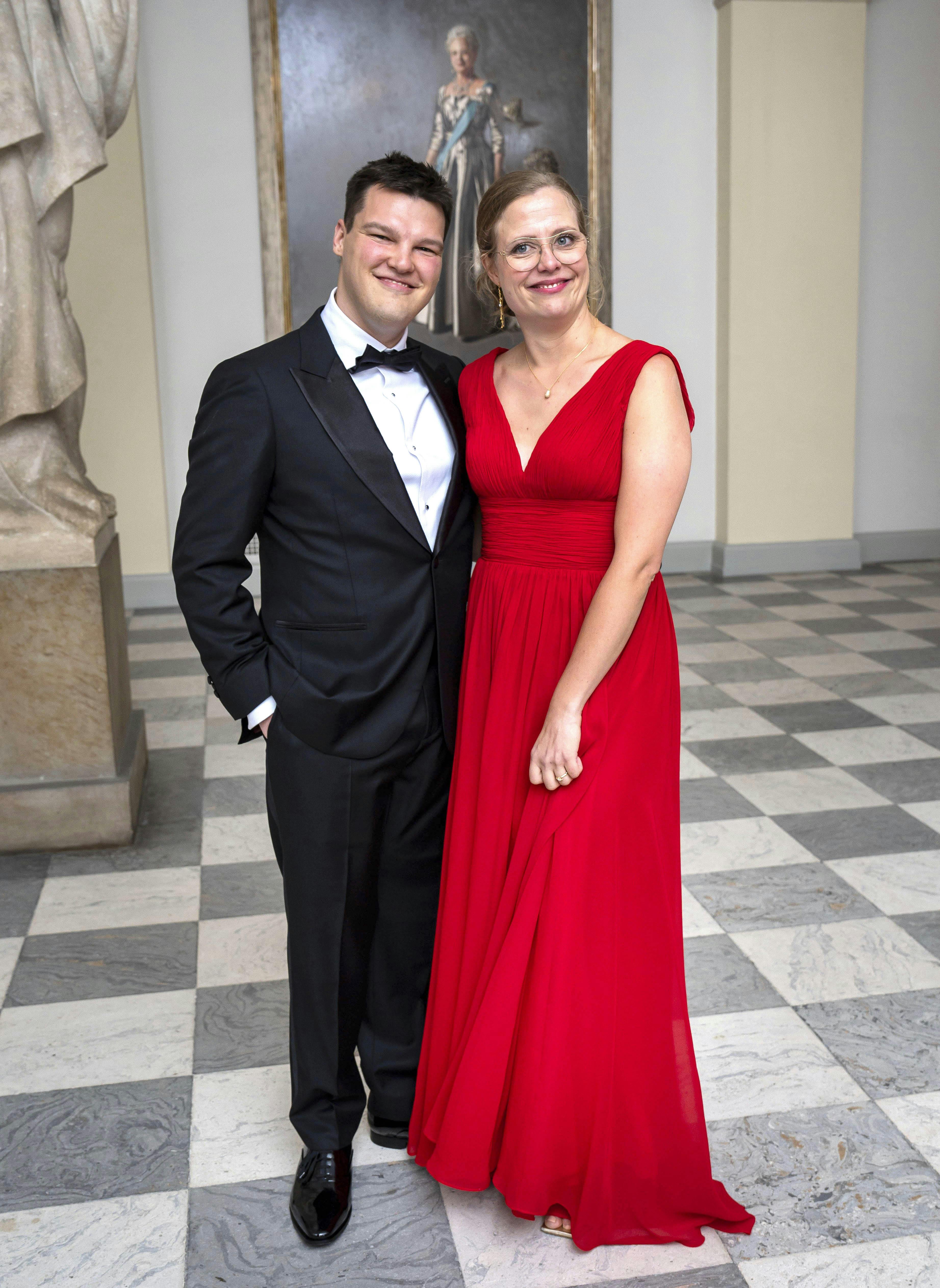 I weekenden sagde Emma Lund og Anes Jasarevic "ja" til hinanden på Gentofte Rådhus. Den store fest venter de dog med at holde til efter PL i 2028. Og det er der en sjov historie bag.