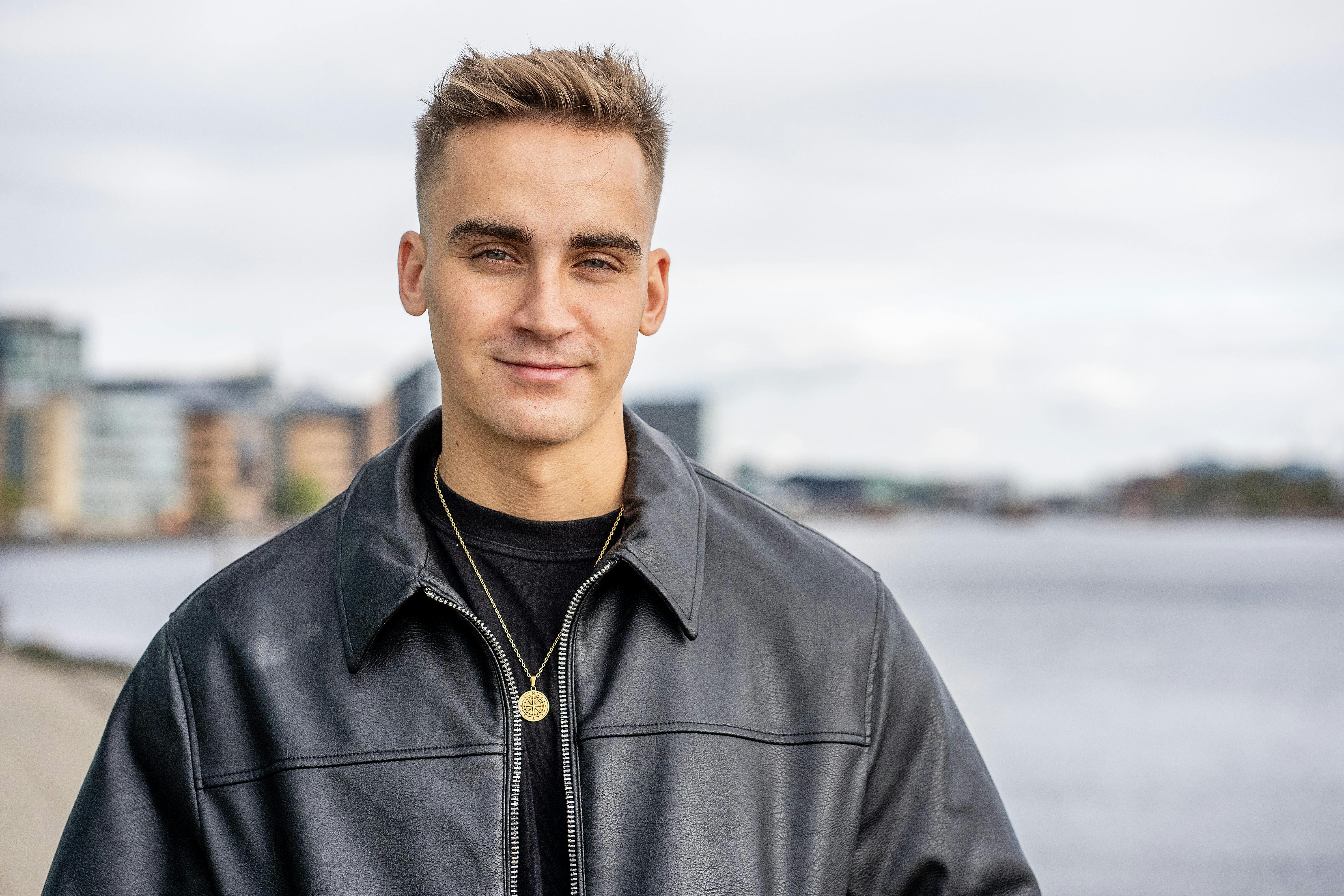 Nu har han fundet kærligheden.