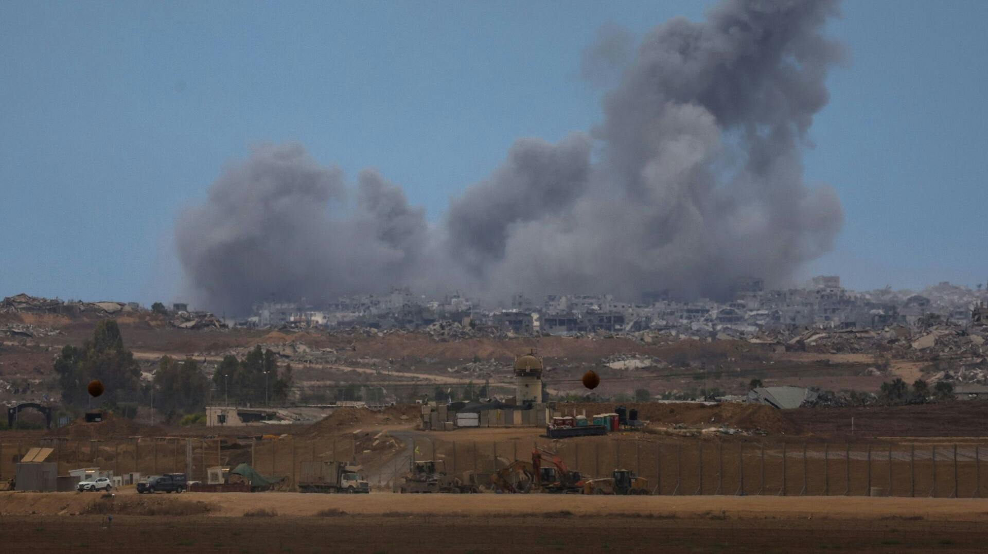 Ligner det fred? Billedet her er taget i dag torsdag 9. oktober 2025, hvor der angiveligt er indgået en fredsaftale i Gaza.