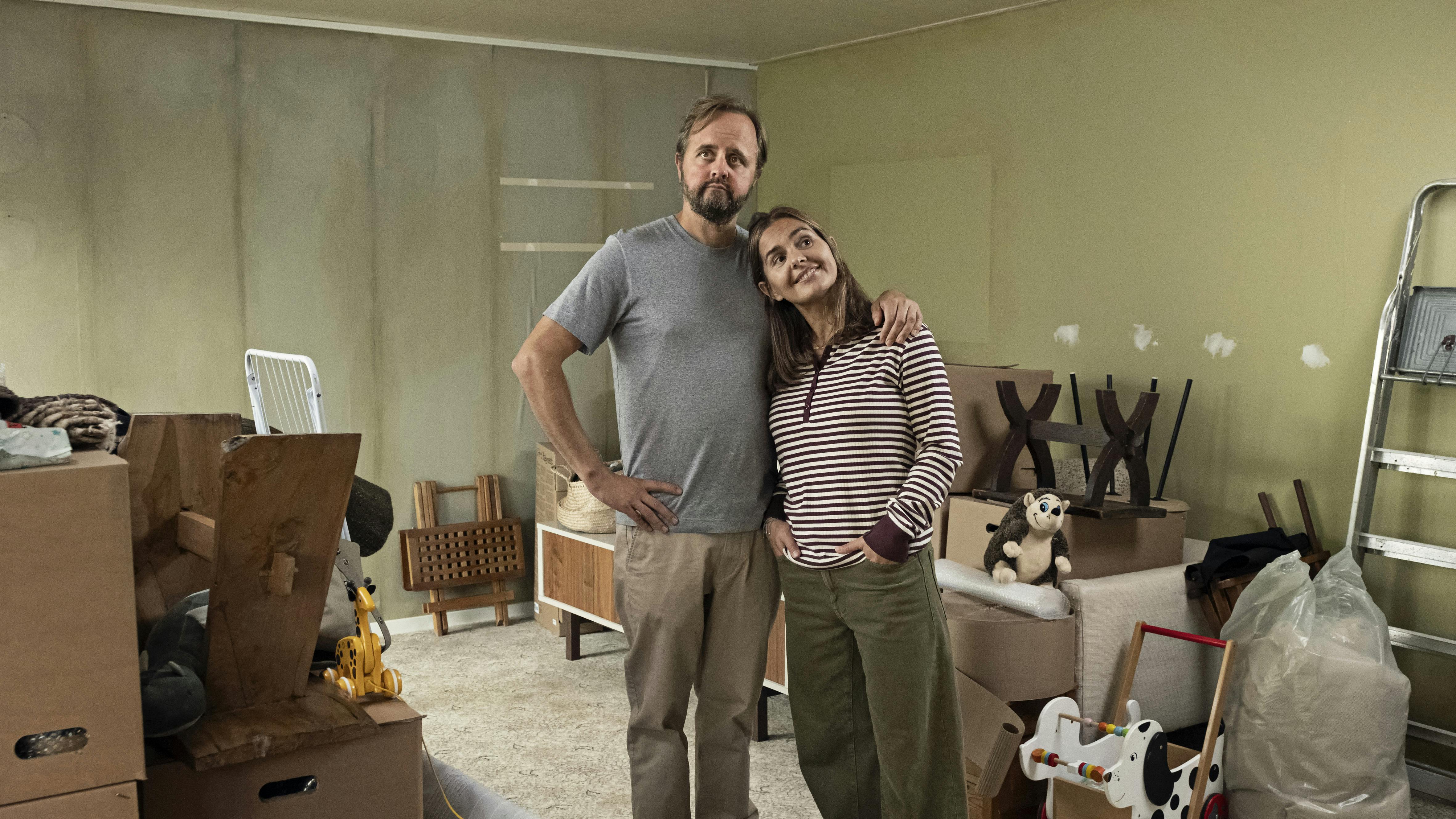 Magnus Millang og Stephania Potalivo indtager igen hovedrollerne.