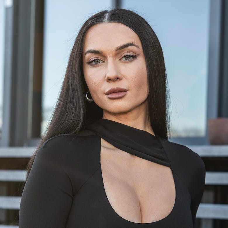 Irina Olsen stråler i frække undertøjsbilleder på Instagram.