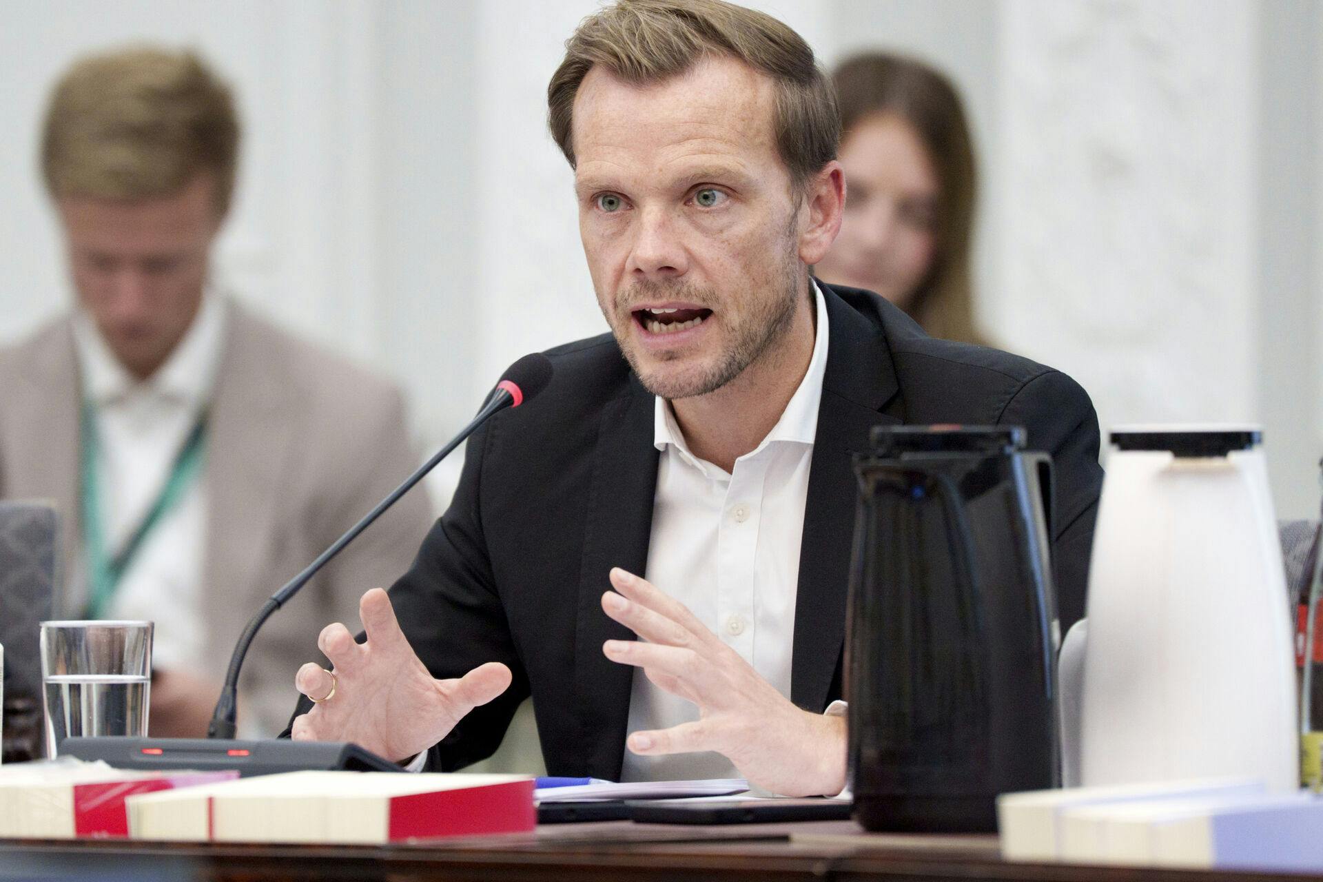 Peter Hummelgaard (S) mener personligt, at man skal passe på med at ændre reglerne.