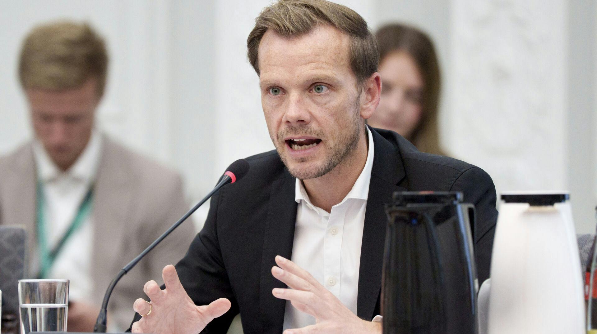 Peter Hummelgaard (S) mener personligt, at man skal passe på med at ændre reglerne.