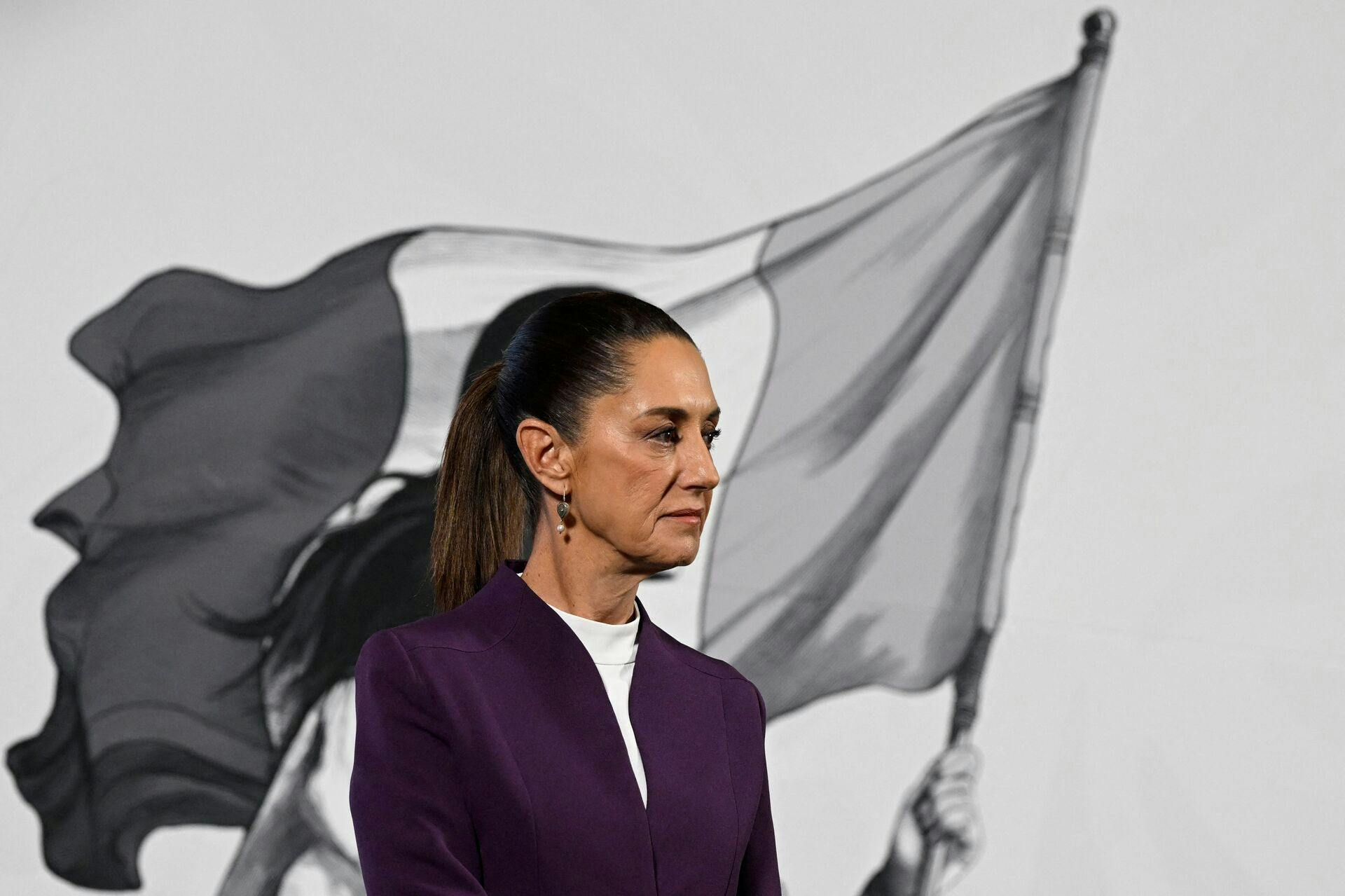 Den mexicanske præsident Claudia Sheinbaum siger, at der arbejdes på at støtte folk, som er ramt af den kraftige regn. 