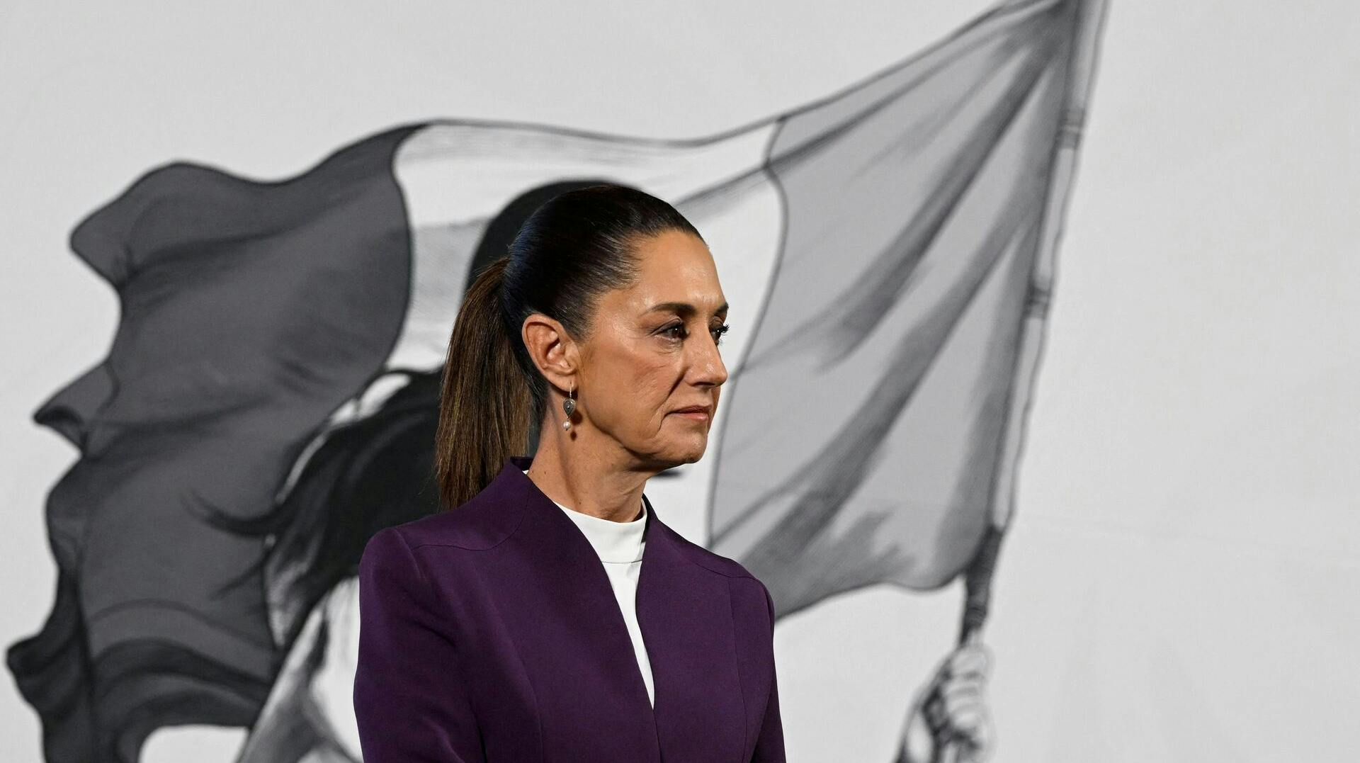 Den mexicanske præsident Claudia Sheinbaum siger, at der arbejdes på at støtte folk, som er ramt af den kraftige regn.