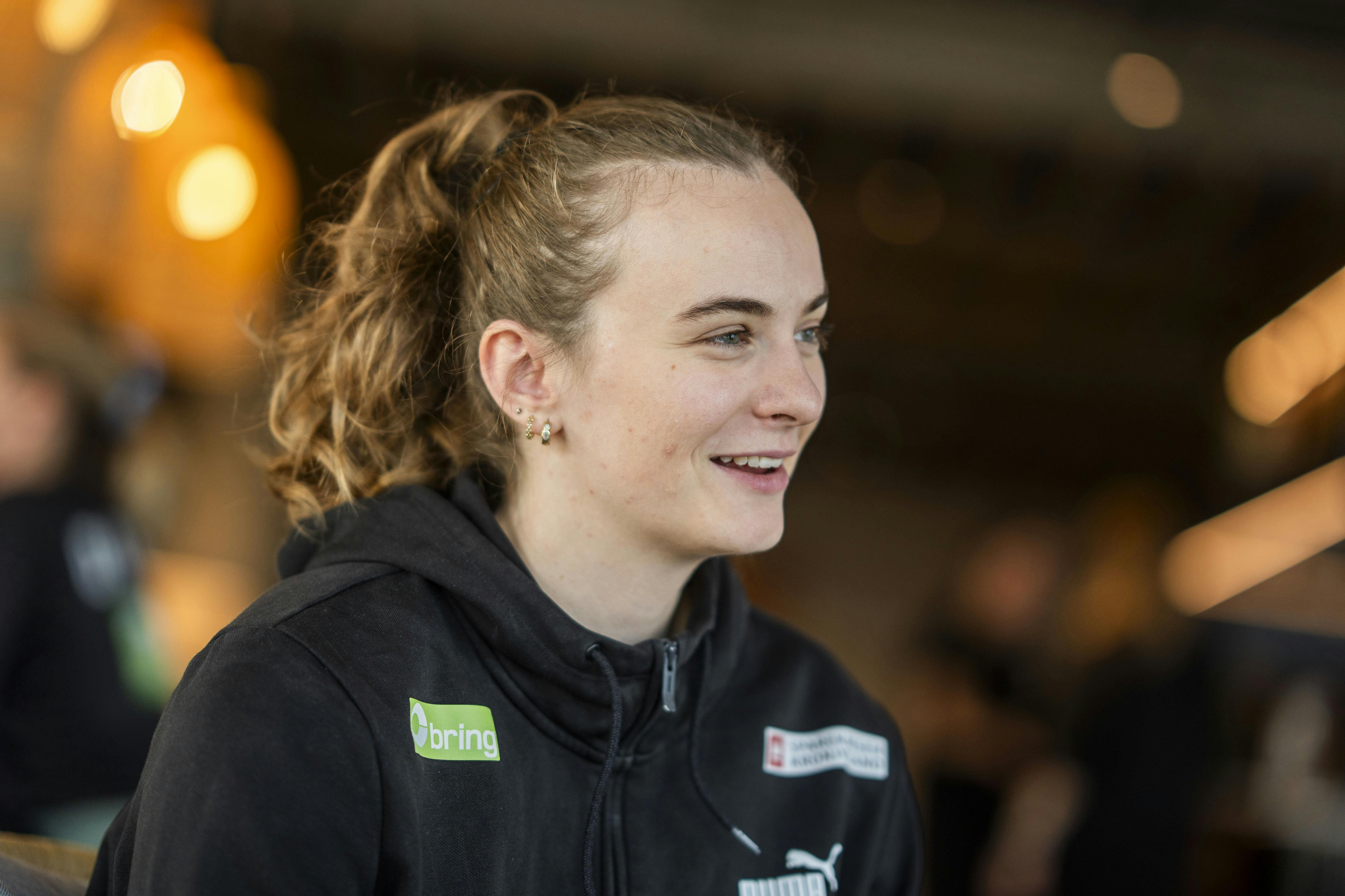 - Vi kunne på en eller anden måde godt få lagt al vores energi i den kamp, og så måtte man gå op og falde sammen på hotelværelset bagefter, fortæller Anna Kristensen om turen til Ungarn.