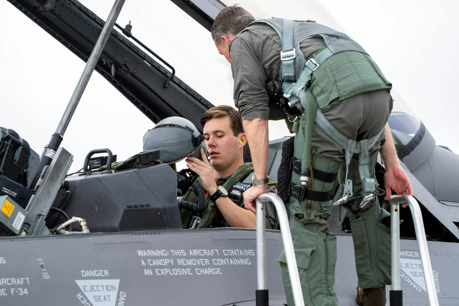 Kronprins Christian har mandag eftermiddag fløjet om bord et F-16-fly fra Flyvestation Skrydstrup.