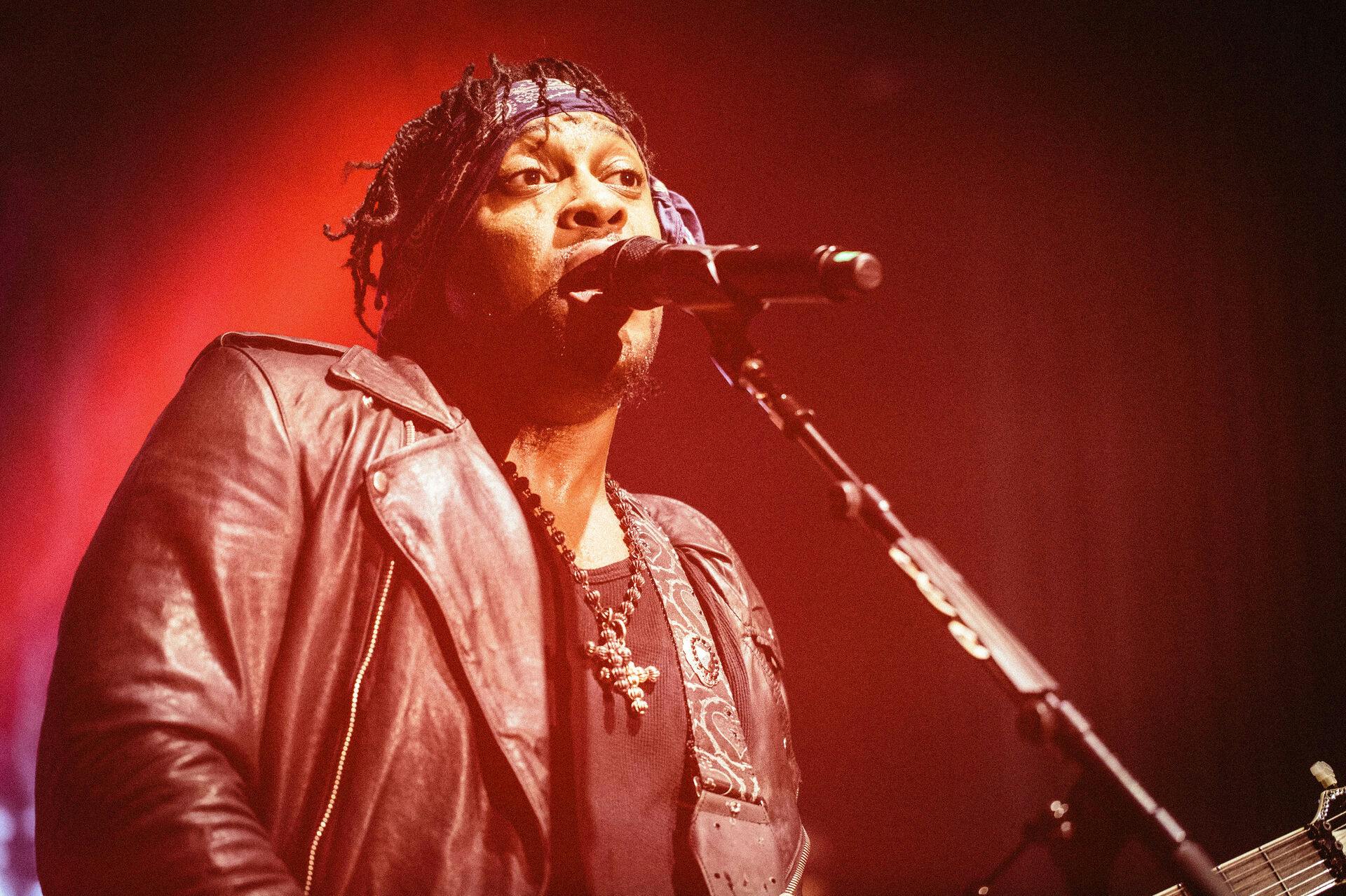 D'Angelo ses her spille koncert på spillestedet VEGA i København under Frost Festival 2015.