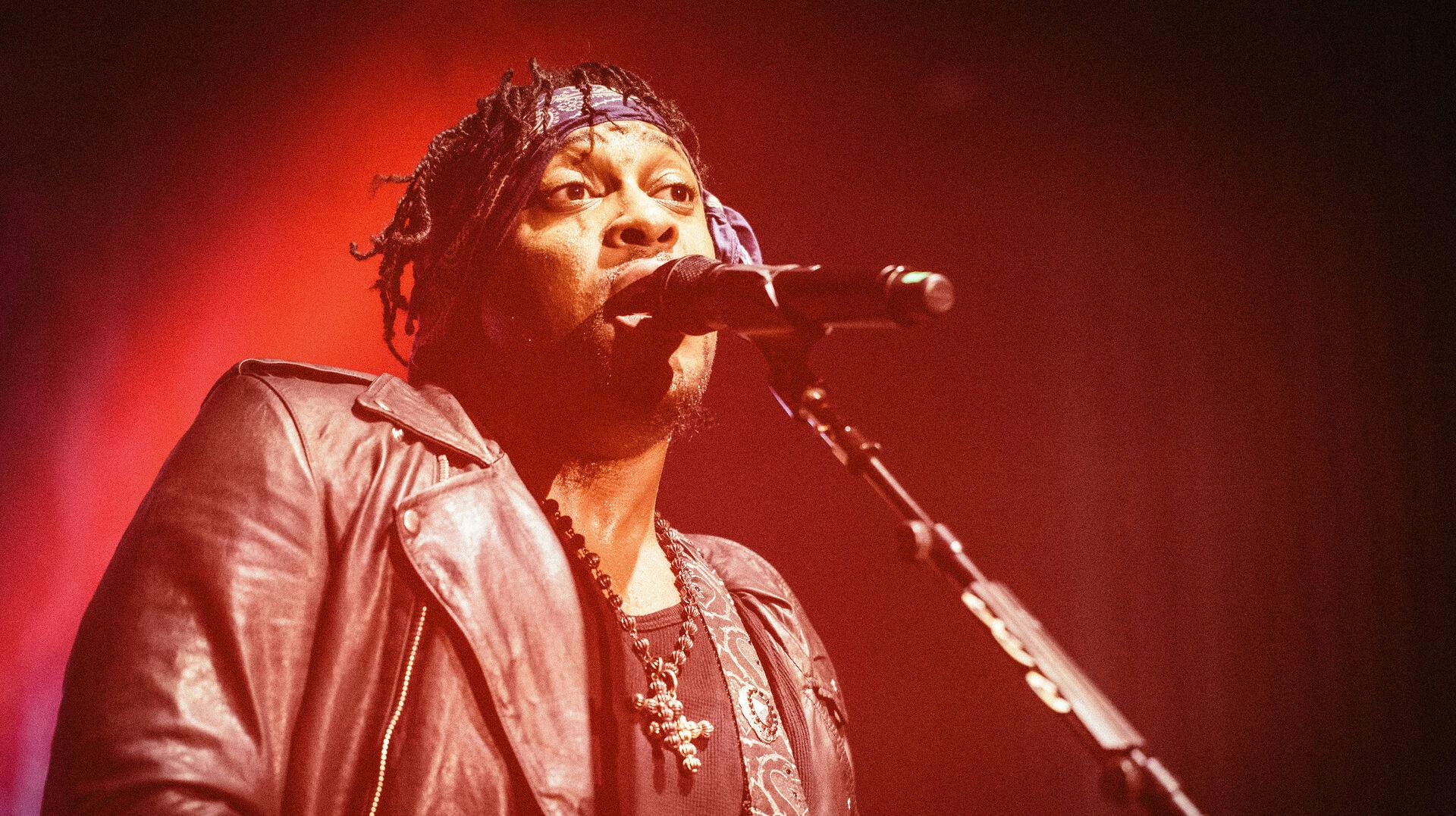 D'Angelo ses her spille koncert på spillestedet VEGA i København under Frost Festival 2015.