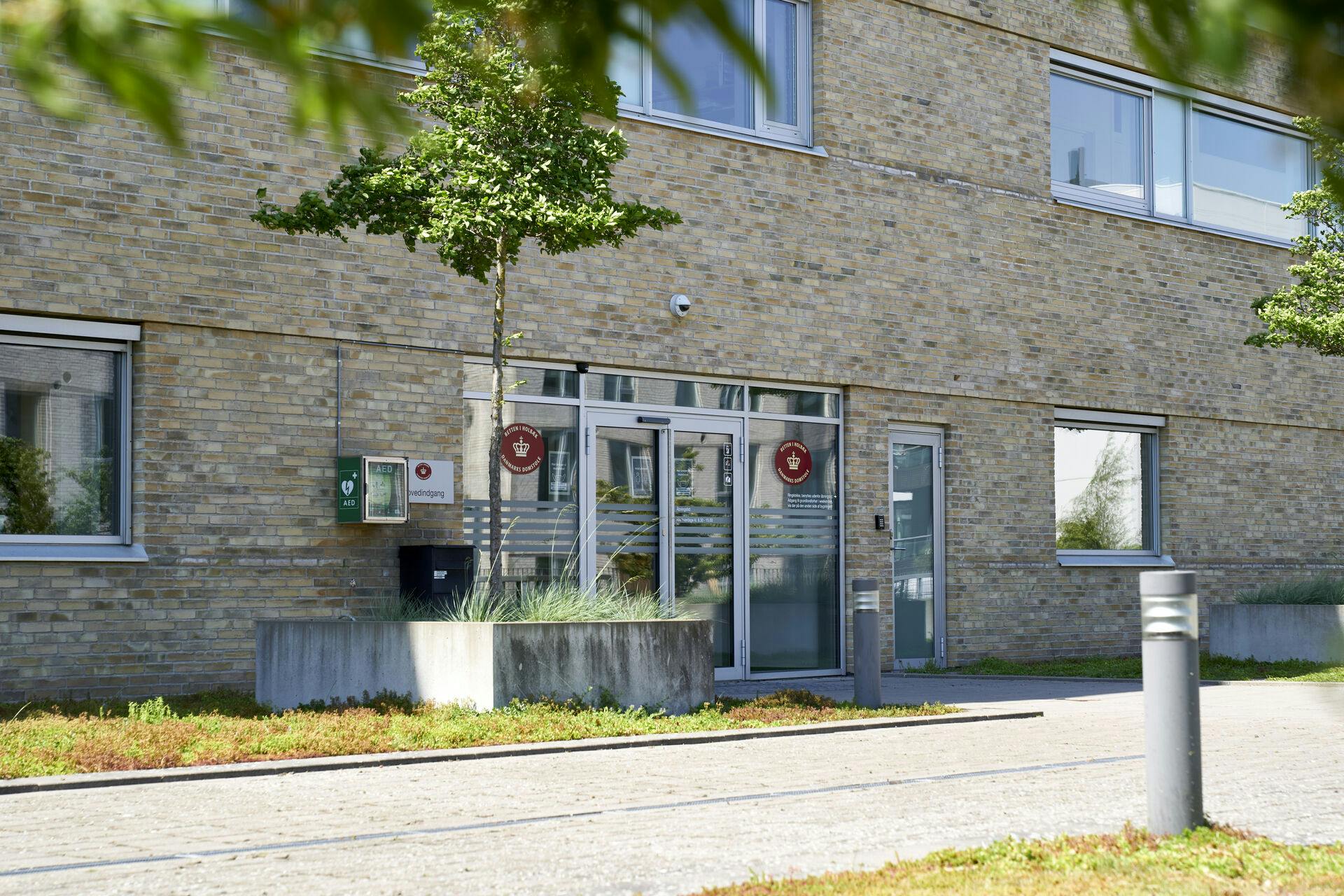Indgang til retten i Holbæk den 3. juni 2021