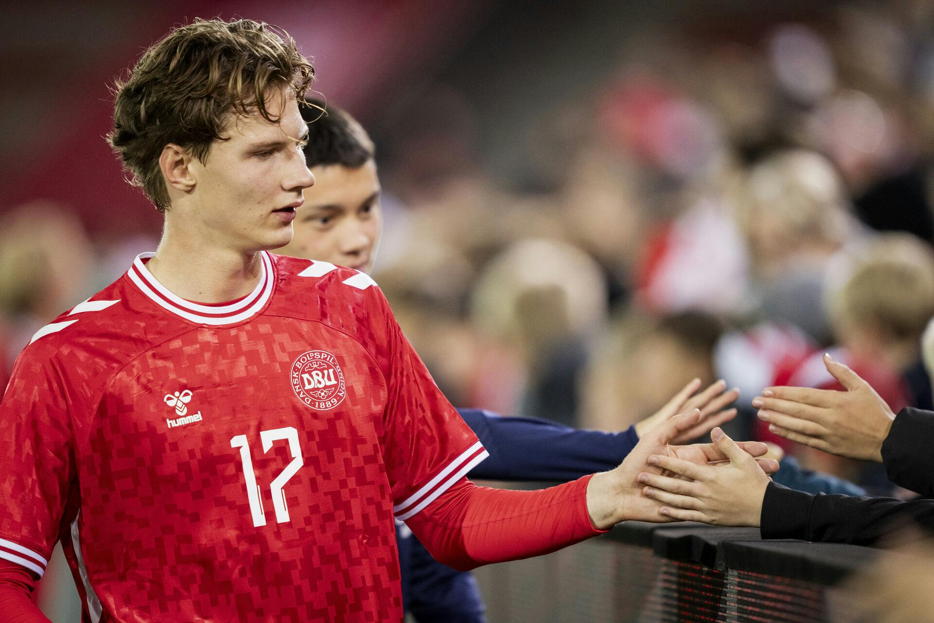 August Priske repræsenterer i disse dage det danske U21-landshold.