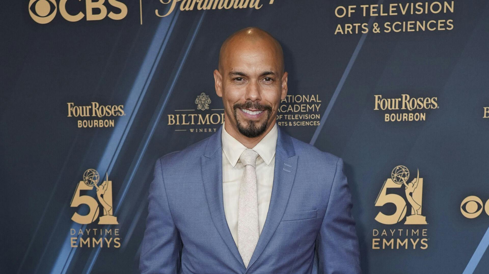 Bryton James og Jahaira James går hver til sit.