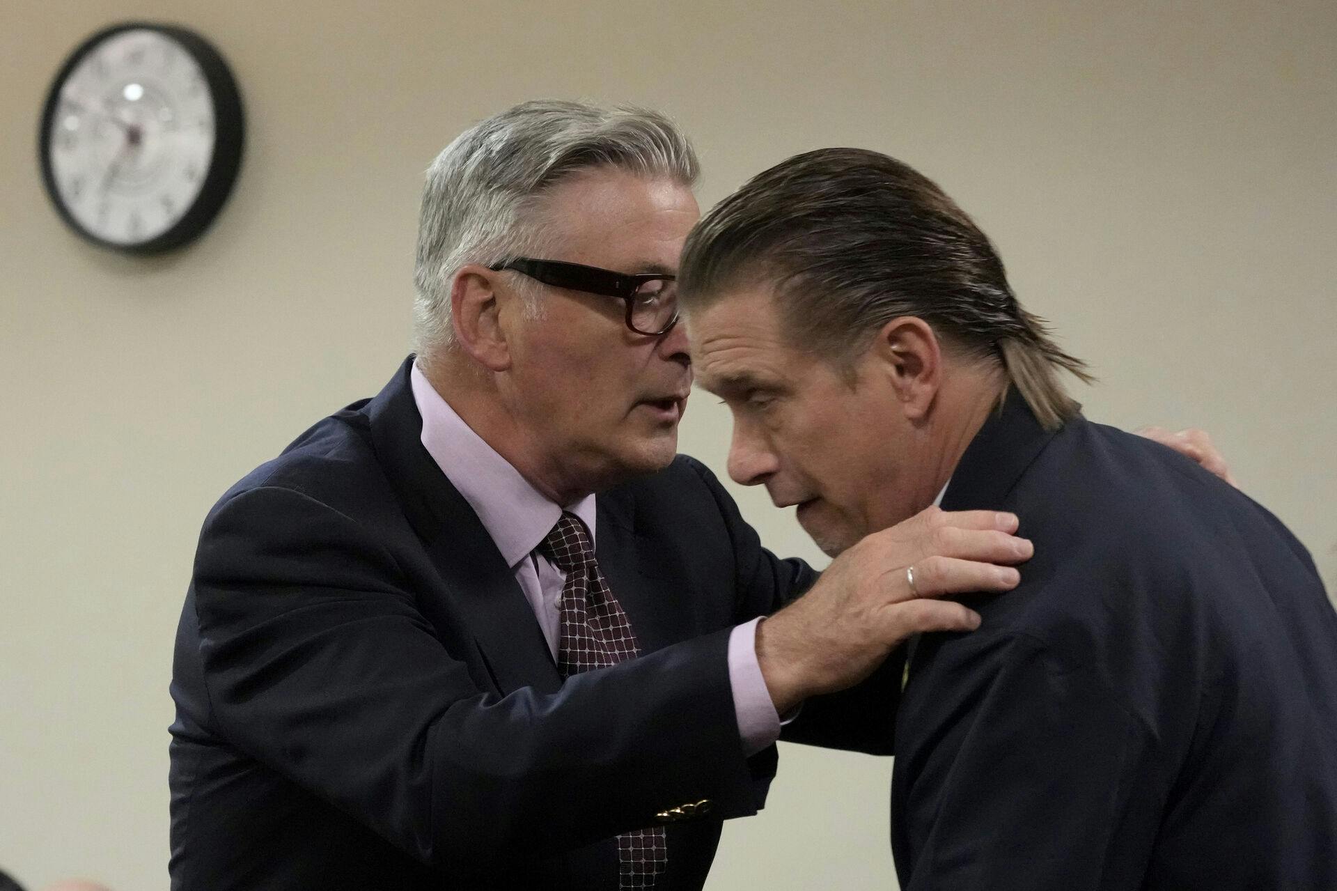 Alec Baldwin og broderen Stephen Baldwin slap med skrækken.