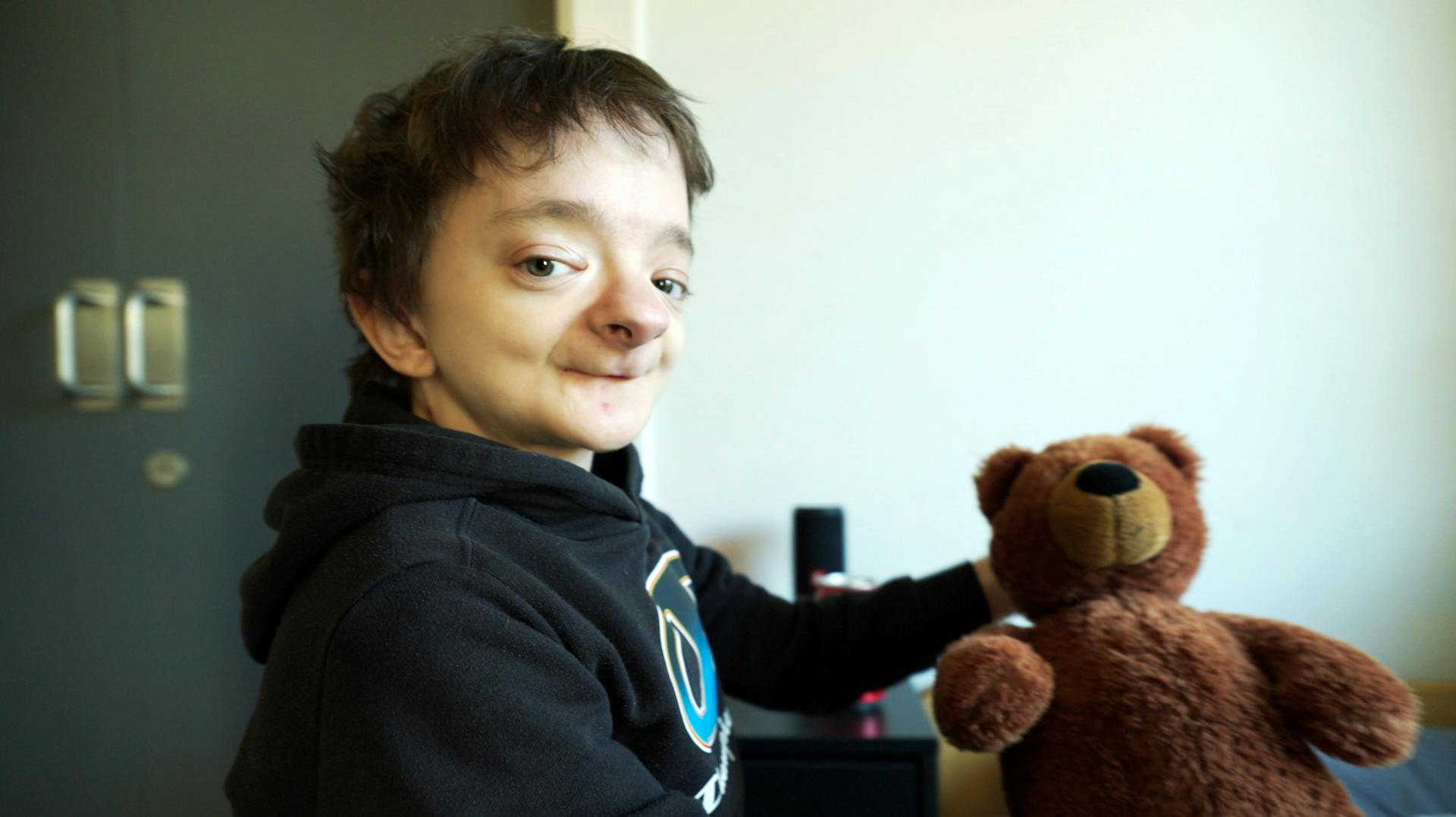 Piet har selvfølgelig taget bamsen Bo med på efterskole.