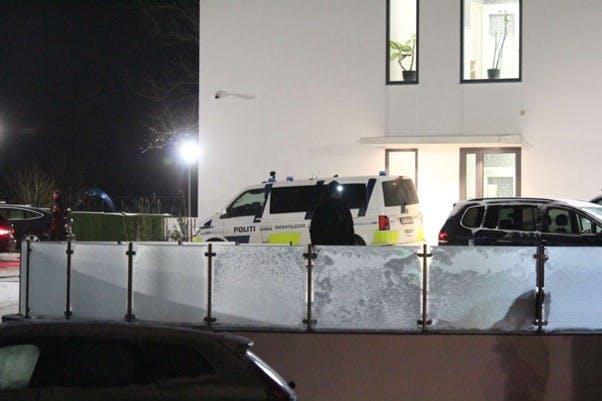 Politiet ved A-hotels i Brøndby i forbindelse med det uagtsomme drab.