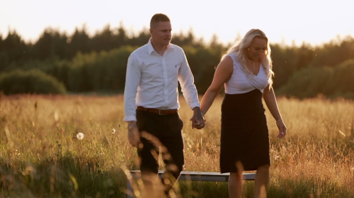 Der er romantik - og masser af flirt - i luften, da Kimi har Chris med på romantisk weekend i "Landmand søger kærlighed".