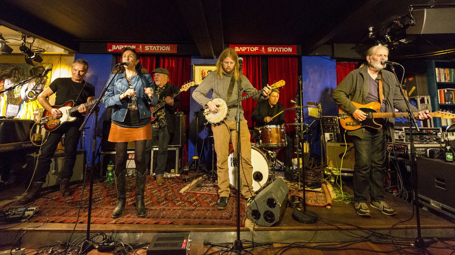 Her ses Lars Hybel (til højre) under en mindekoncert for trommeslageren Gert Smedegaard i 2019.