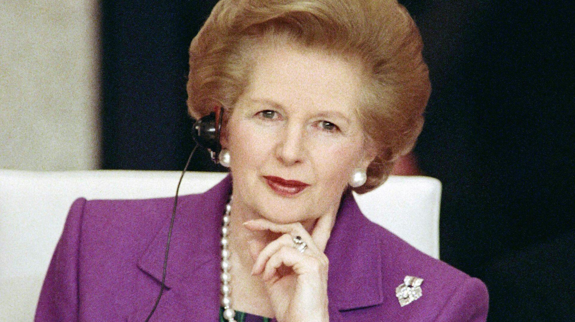 En ny bog hævder, at Margaret Thatcher havde to affærer.
