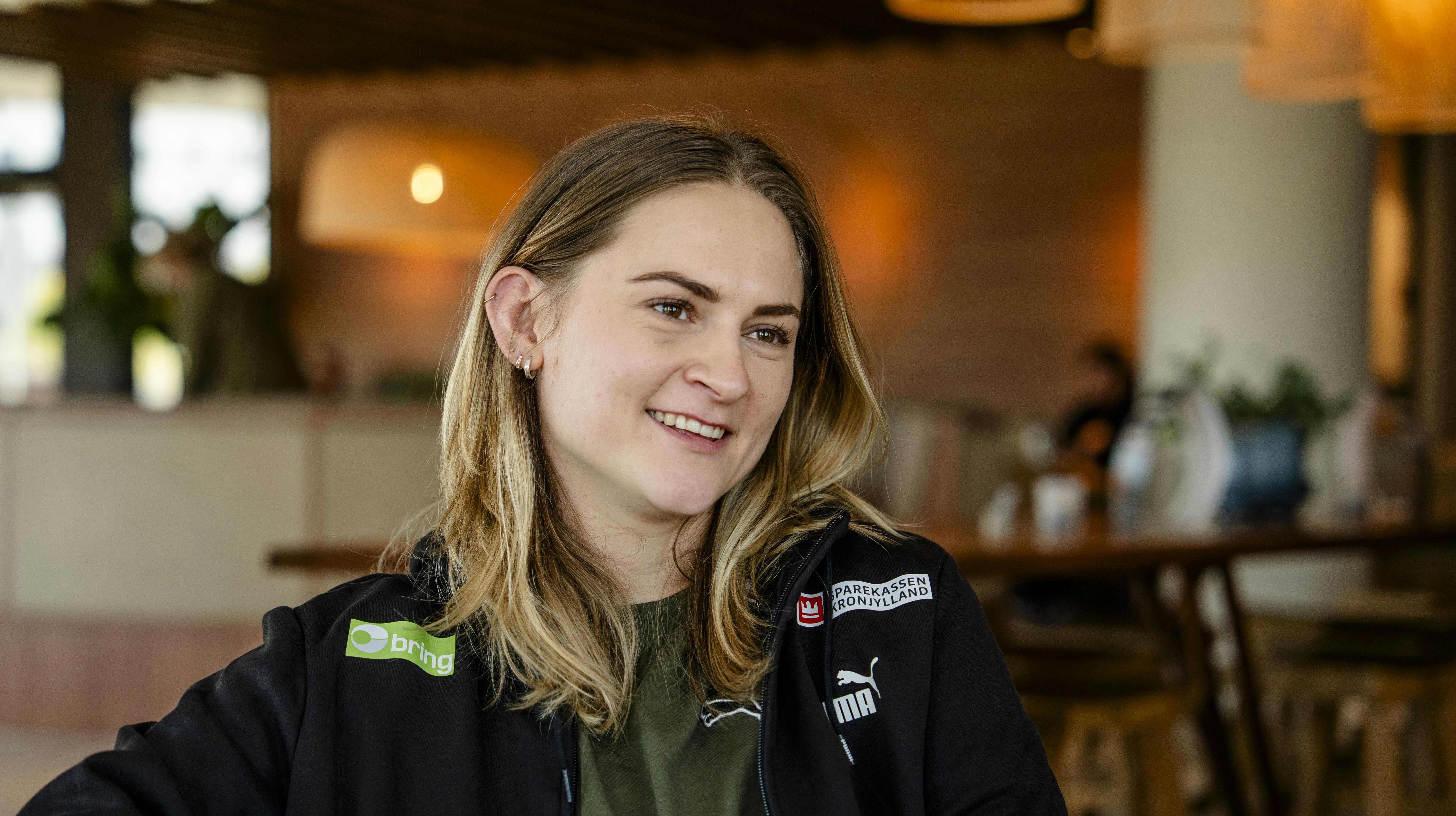 Det var ikke med sin gode vilje, at Kaja Kamp forlod Team Esbjerg i sommer. I dag ser hun tilbage på fem gode år, men en del af hende er stadig ked af, at hun ikke er en del af Esbjerg længere.