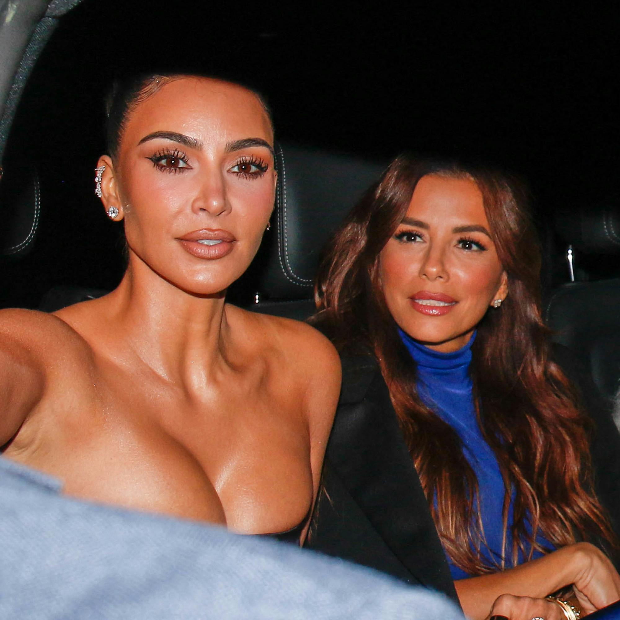 Det er dyrt at se ud som Kim Kardashian. Her er hun på vej videre fra en polterabend i maj 2025.