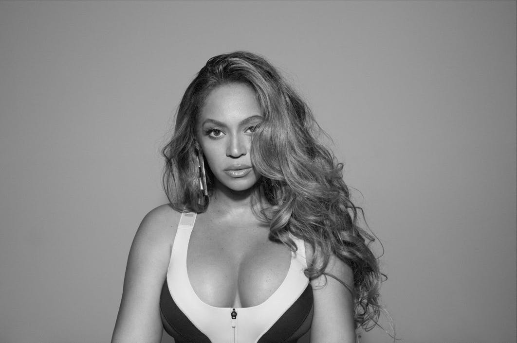 Beyoncé hylder D'Angelo efter hans død.