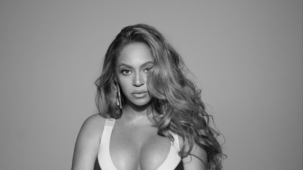 Beyoncé hylder D'Angelo efter hans død.