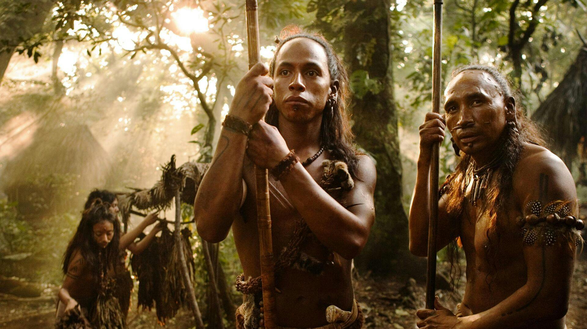 Rudy Youngblood ses her til venstre i sin rolle i filmen "Apocalypto".