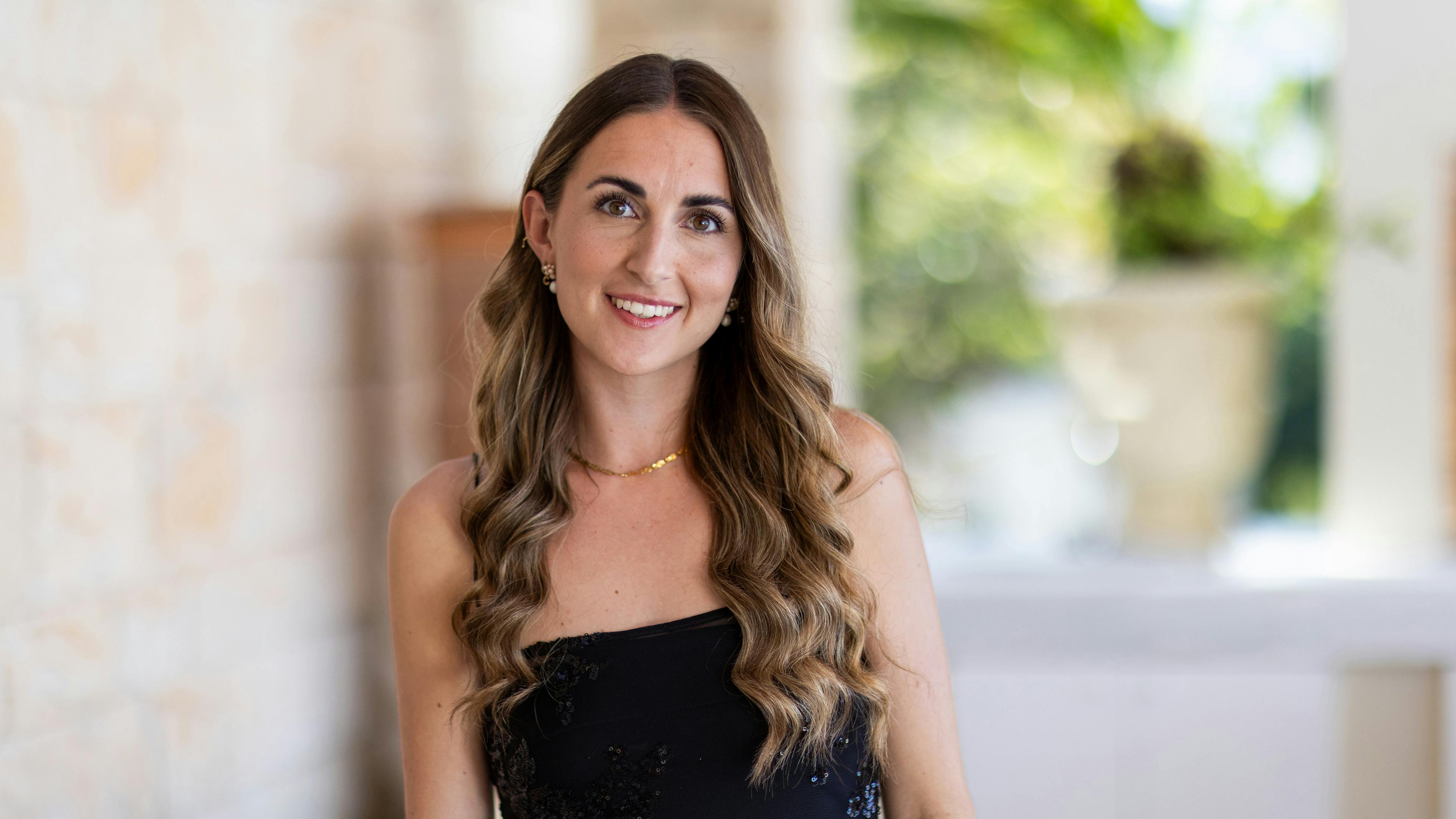 Julie Andersen er en af de kvinder, der dater Nicklas og Christian i sæson tre af "Bachelor". Hun er blevet ergoterapeut, fordi hun under sin fars sygdom så, at hun ville kunne hjælpe.