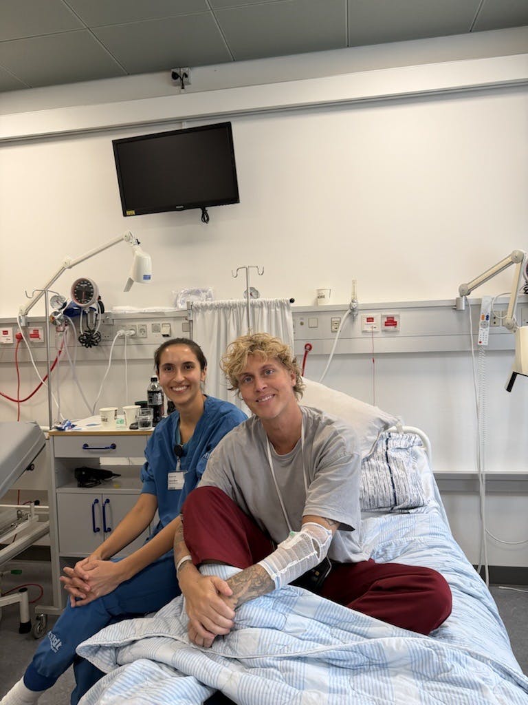 Nicolaj Rose med den medicinstuderende Fatima, som reddede hans liv.