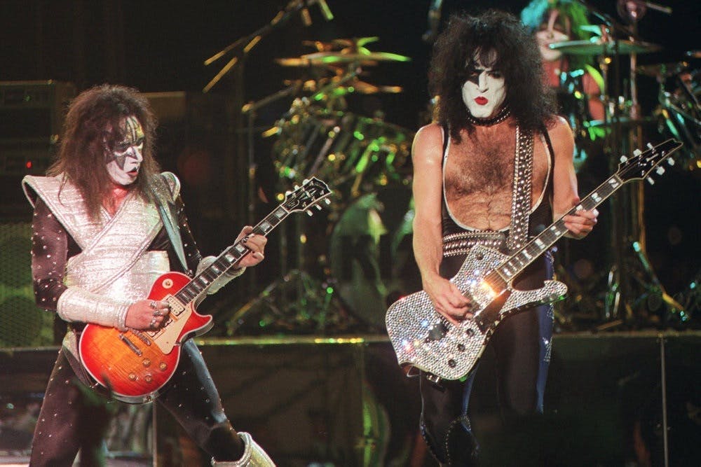 Paul Daniel Frehley (til venstre) ses sammen med Paul Stanley under en Kiss-koncert i New York i 1996. (Arkivfoto). - Foto: Todd Plitt/Ritzau Scanpix
