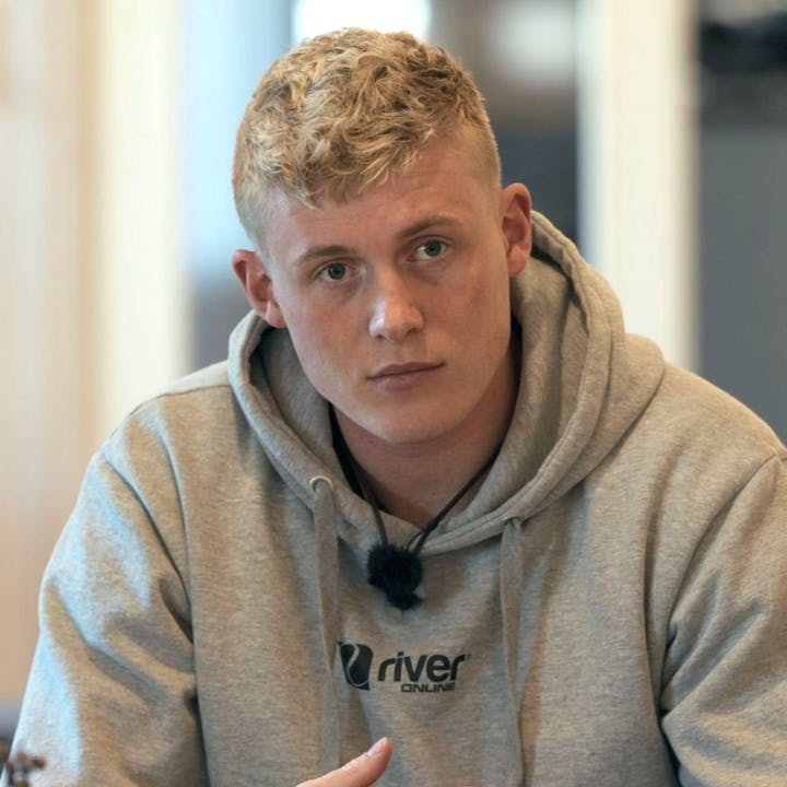 Sejr Bek har lært meget af at møde Miri-Ann Beuschel i "Døm vores forhold".