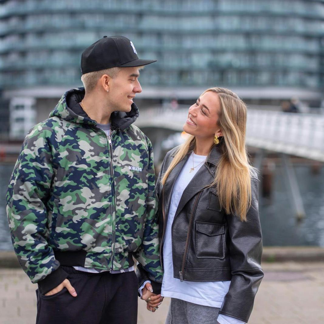 Dina Mary og Oliver Wollenberg smiler stort efter sejren i "Love Island", men indrømmer, at tanken om deres forældre som tv-seere gav en smule sved på panden.