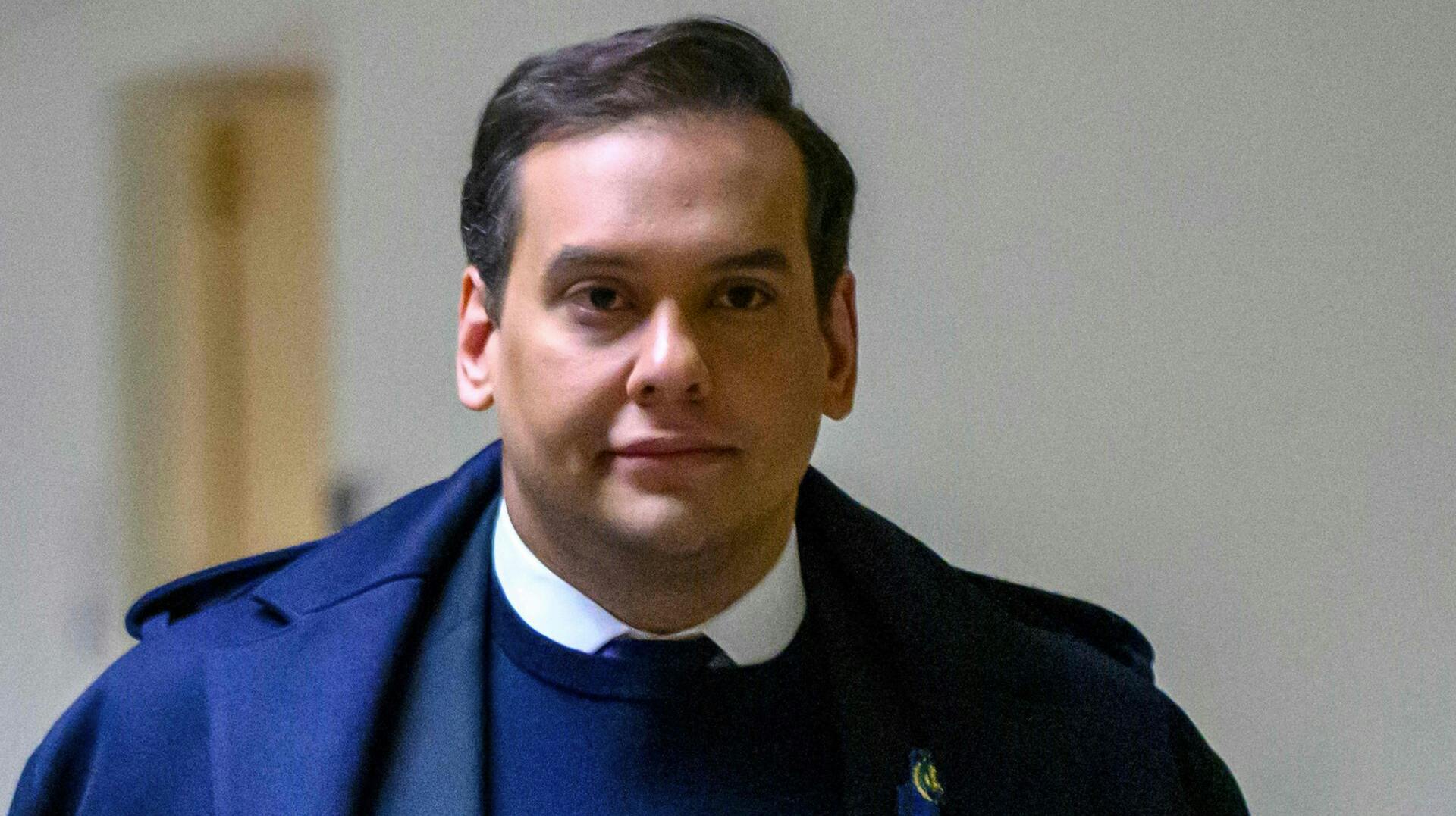 George Santos erkendte sig sidste år skyldig i svindel og identitetstyveri. Nu slipper han for straffen.