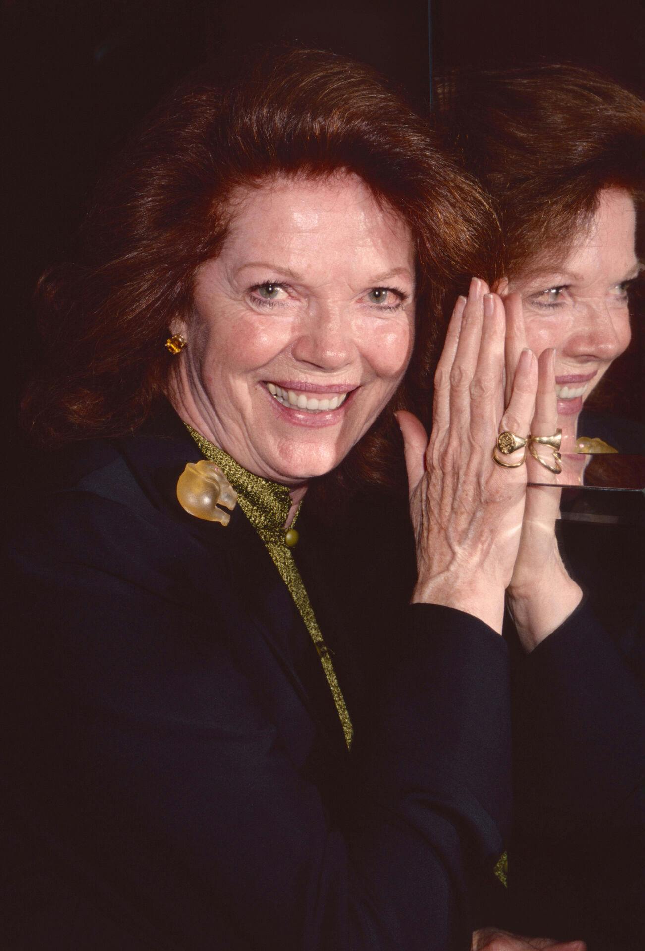 Samantha Eggar ses her i 2002.