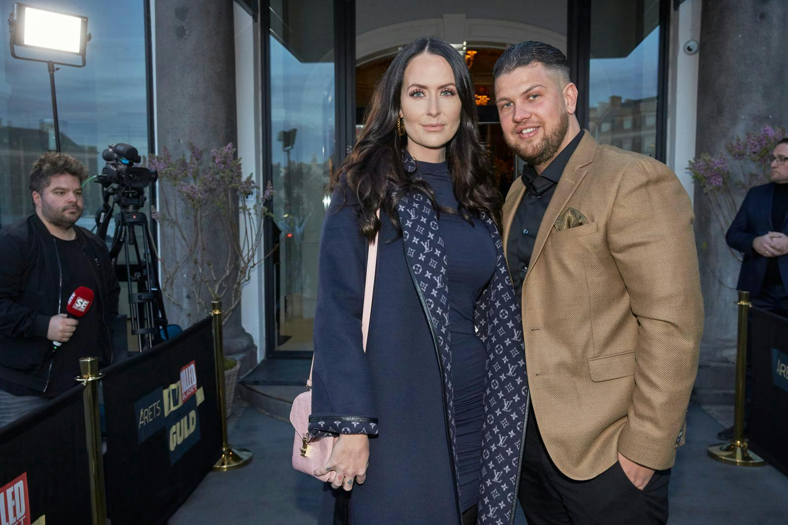 Kameraerne har i mange år været en del af Geggos liv. Men fremover bliver de kun lukket ind i familien, hvis hendes helt særlige krav bliver opfyldt.