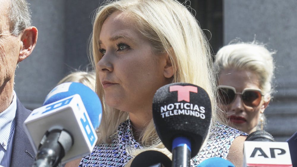 Virginia Giuffre, der tidligere i år begik selvmord, ses her under et pressemøde i 2019. (Arkivfoto).