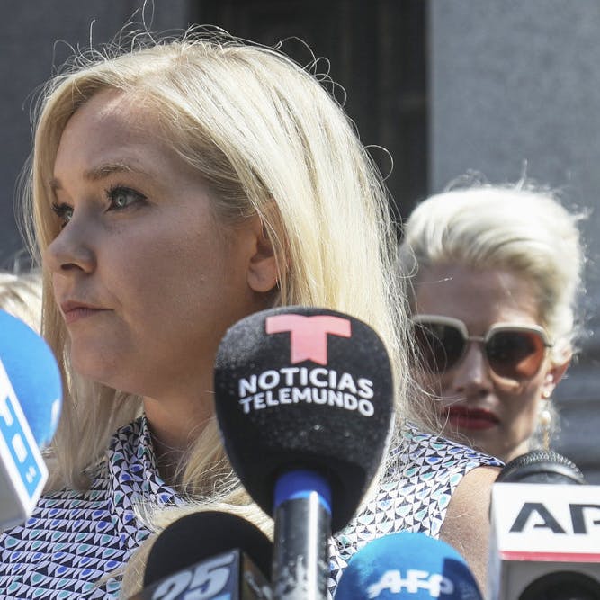 Virginia Giuffre, der tidligere i år begik selvmord, ses her under et pressemøde i 2019. (Arkivfoto).