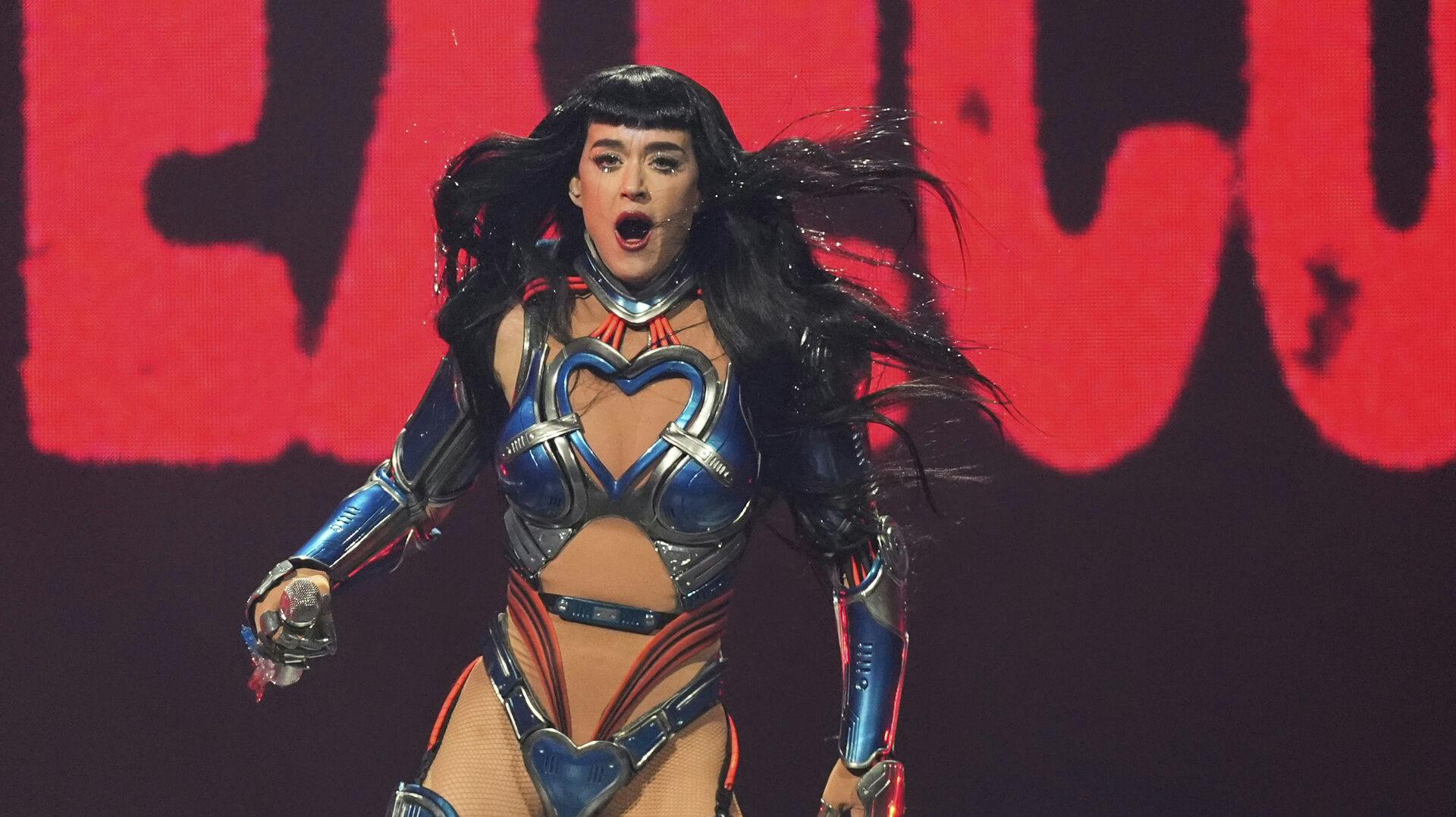 Katy Perrys optræden i Royal Arena søndag aften har fået alt andet end gode anmeldelser. Den amerikanske stjerne slagtes for en dårlig præstation.
