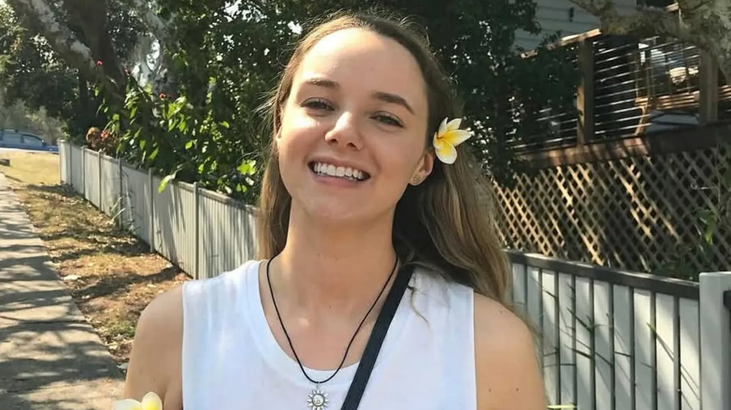 Den australske influencer Stacey Hatfield er død – kort efter hun havde født sit første barn, en lille søn, derhjemme.